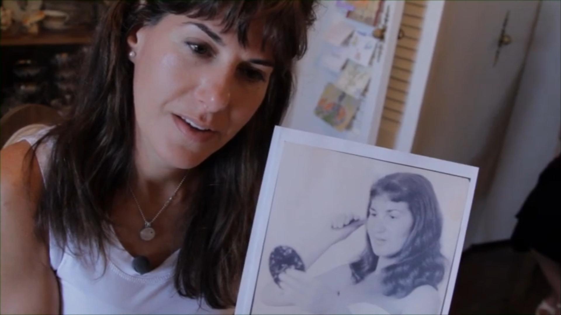 Marisa Fox with photo of her mother .jpg