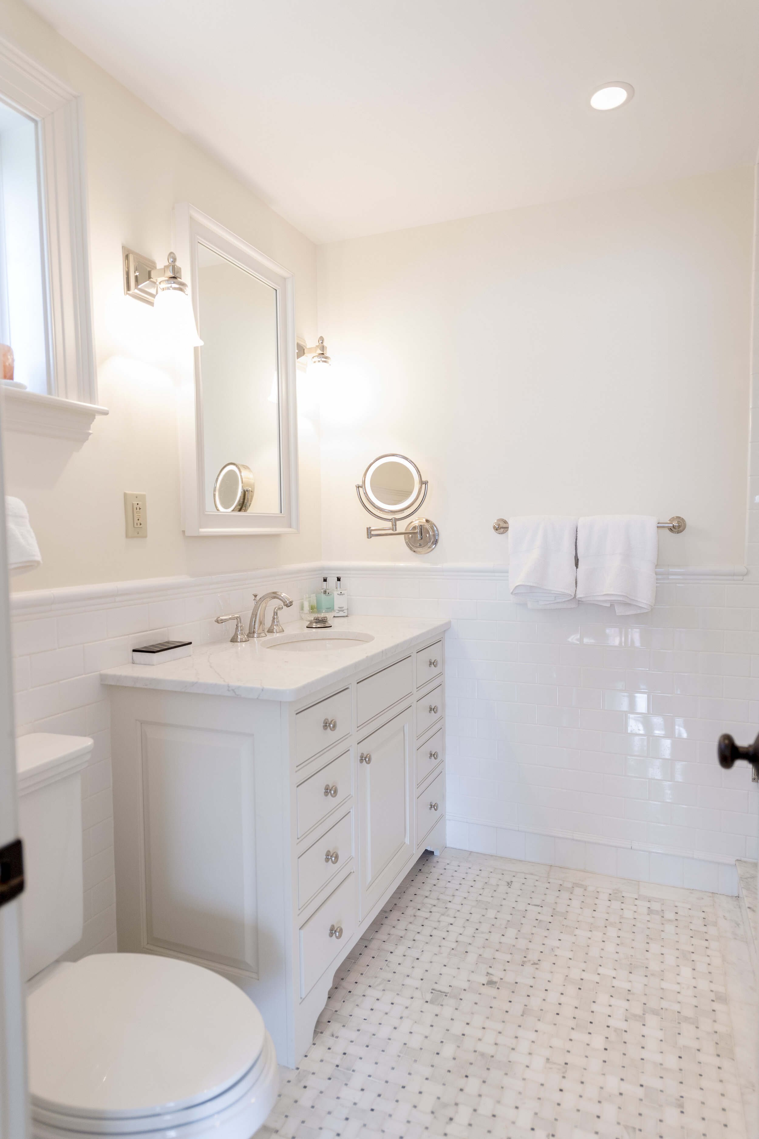 #21-O'Brien View of Guest Bath.jpg