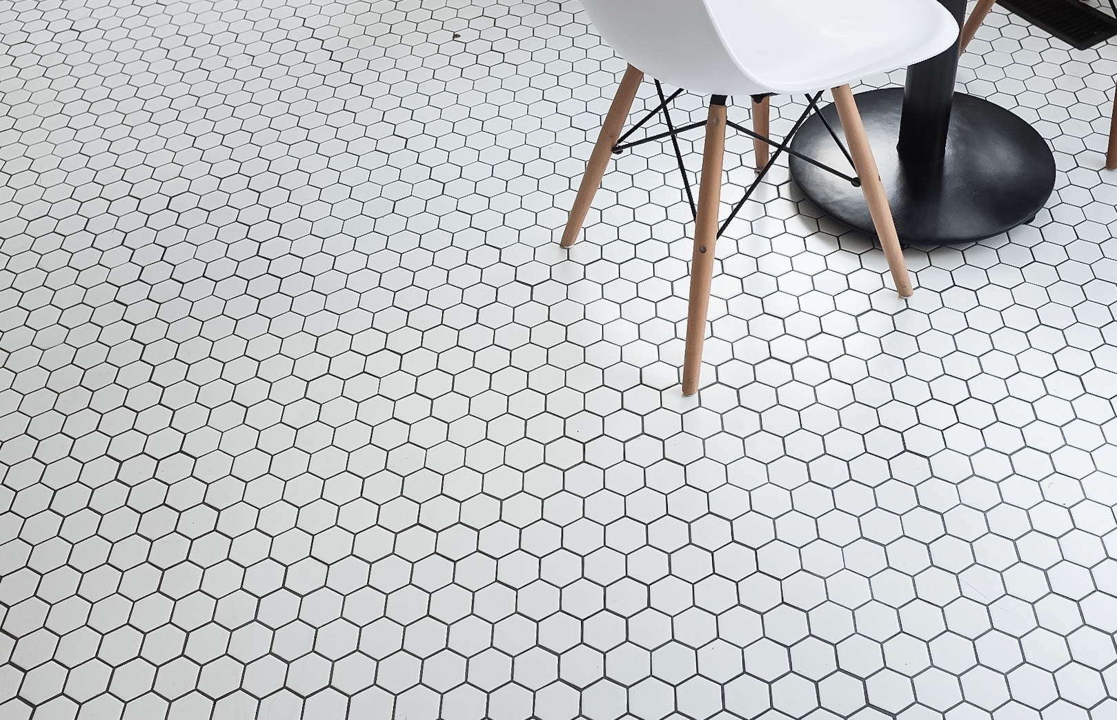 Gorgeous honeycomb tiles that are what instagrammer dreams are made of.