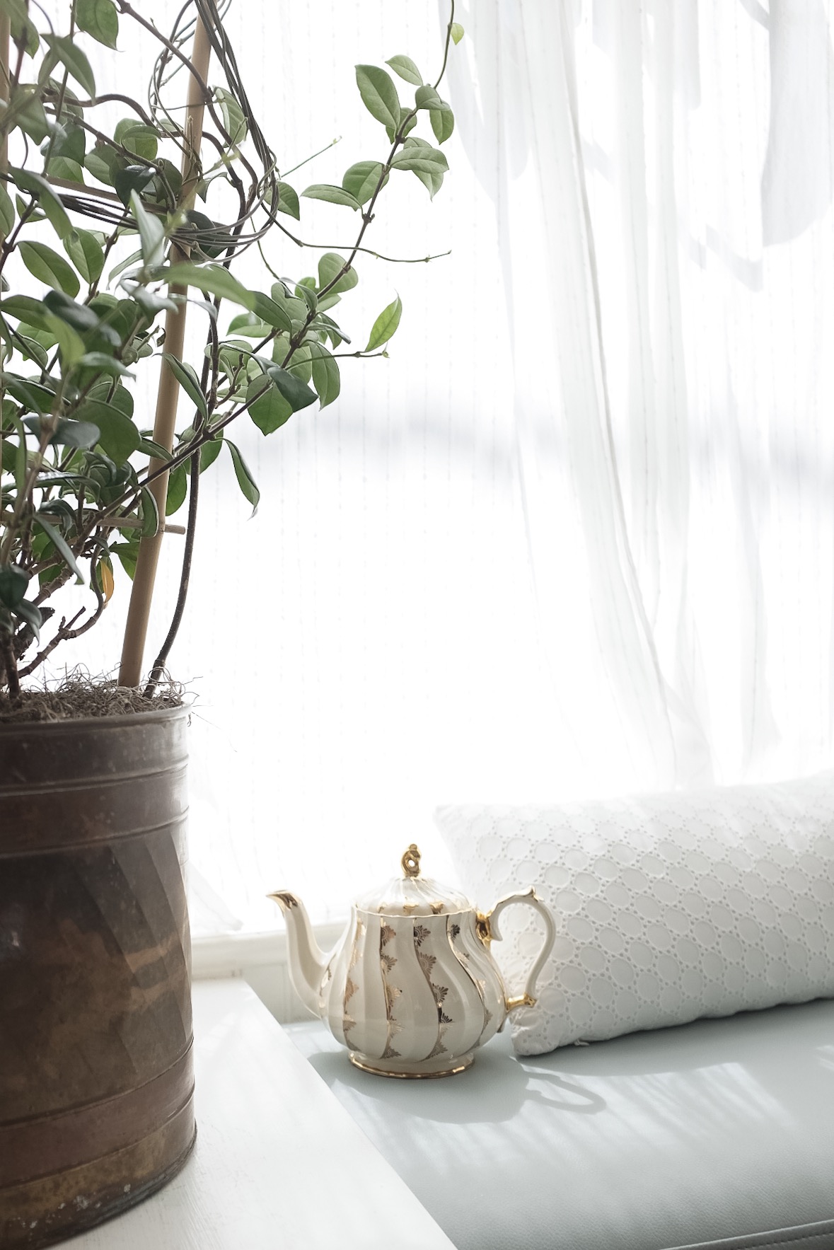 Tea is served in gorgeous vintage tea sets.