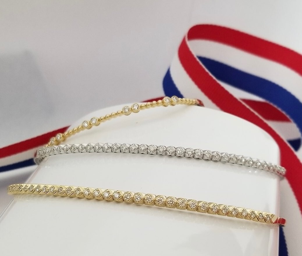 Star spangled! 14k gold with diamond bangle bracelets.🎆
-
-
-
#tennisbracelet #bangles #banglebracelet