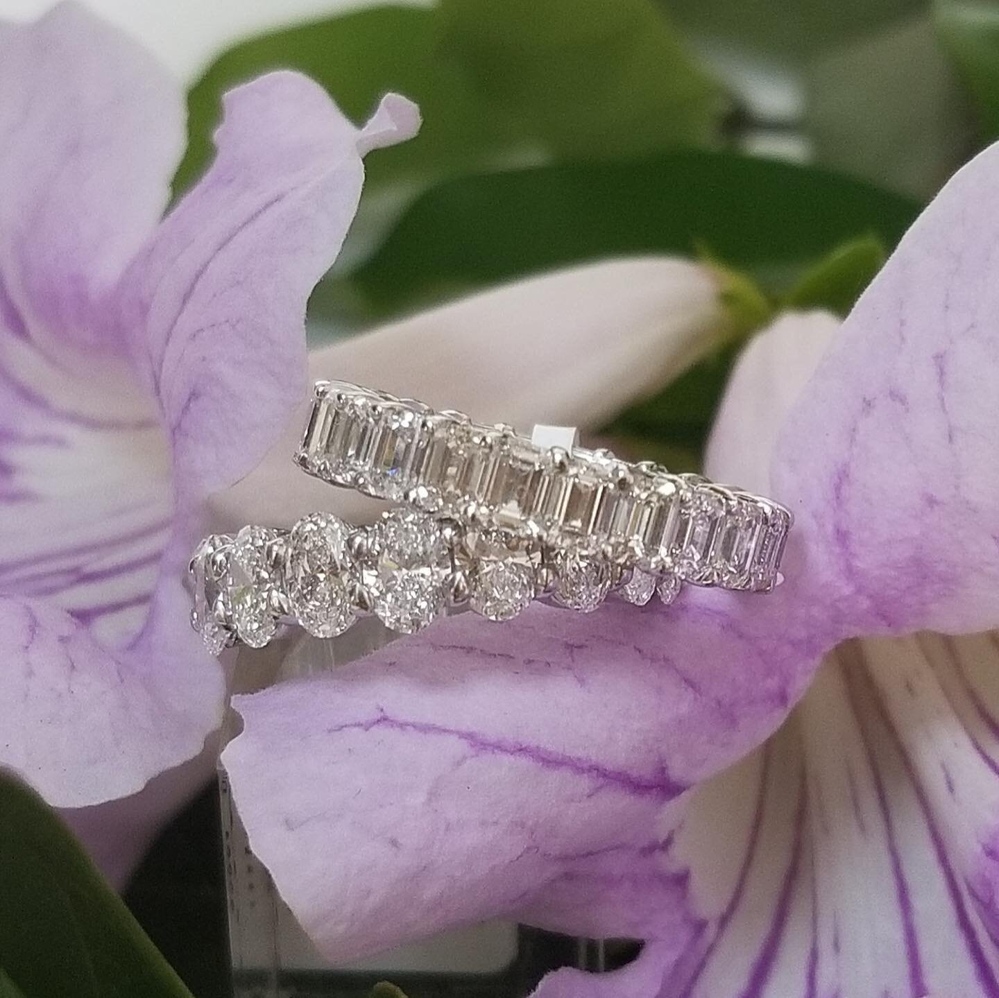 Make it an anniversary to remember💕
-
-
-
#diamondbands #ovaldiamonds #emeralddiamond #weddingbands #whitegoldring #theknot