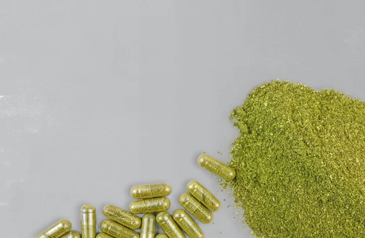 Kratom powder and capsules