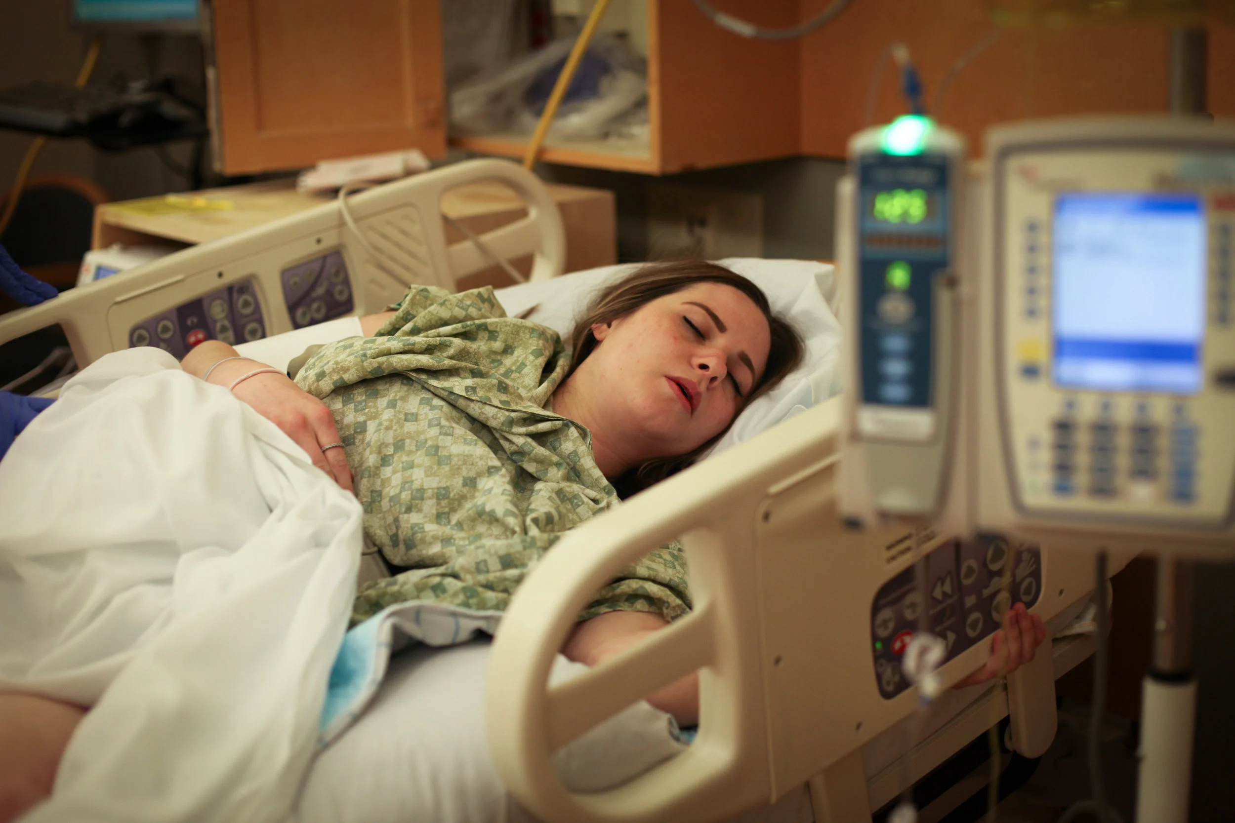 Mama resting between contractions