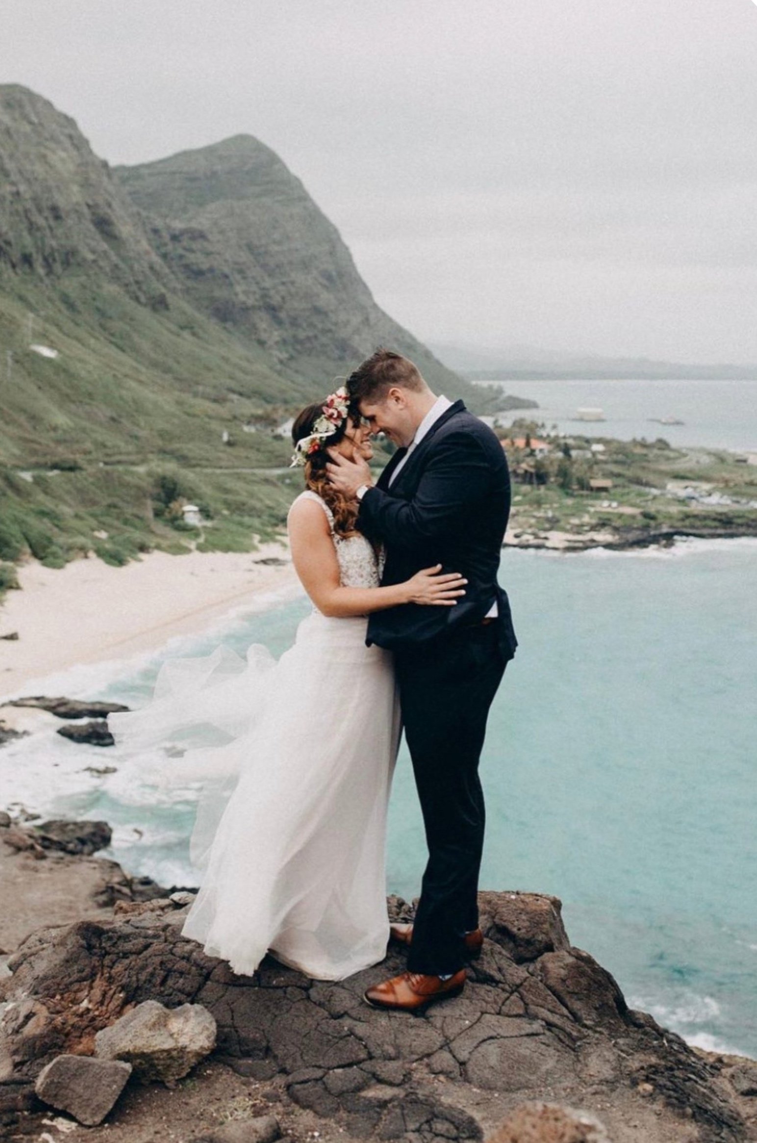Hawaii beach elopement couple | Ever After Moments