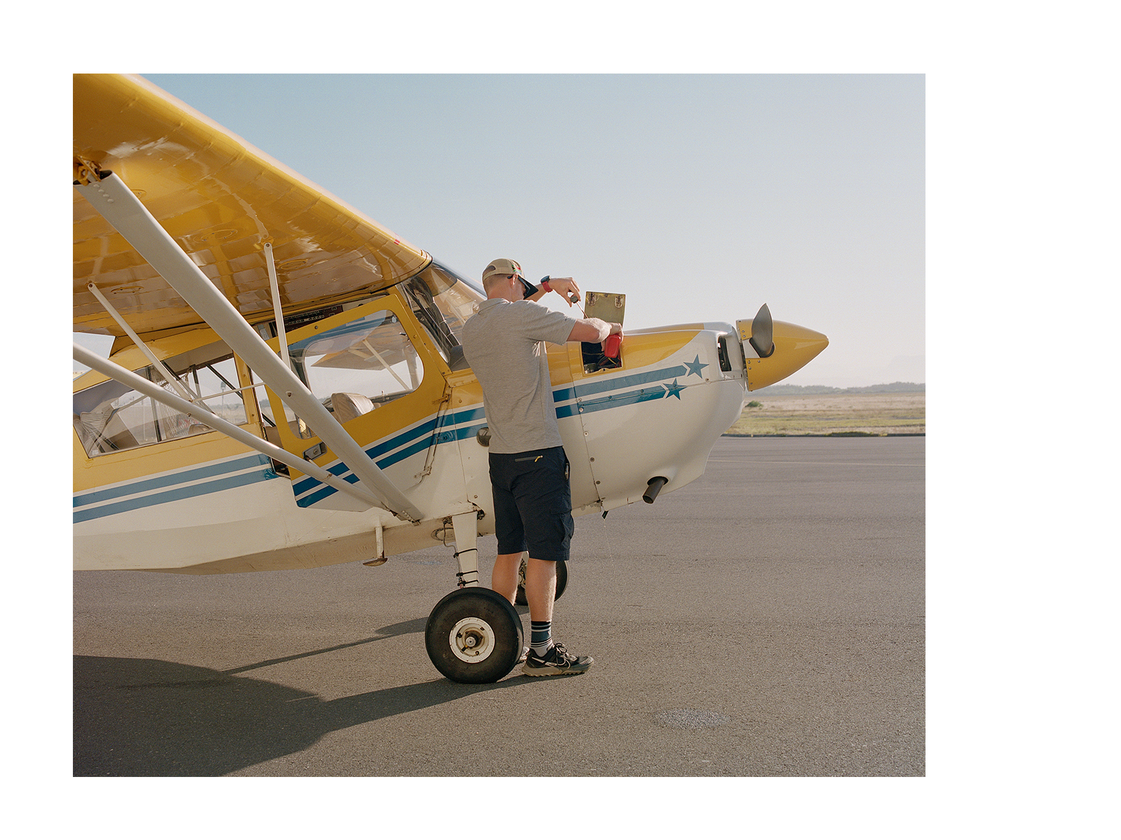  Rhett Delivering Planes 