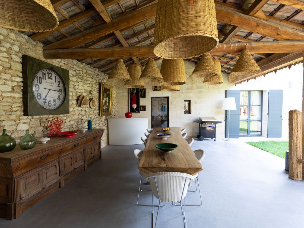 Outdoor Dining Terrace