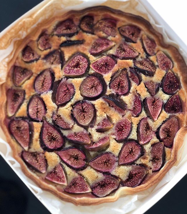 #tarteauxfigues #frangipane #desaison #dessert #tiffaitmaison #traiteur #traiteurparis #traiteuradomicile #venteaemporter #fresh #healthy #homemade #faitmaison