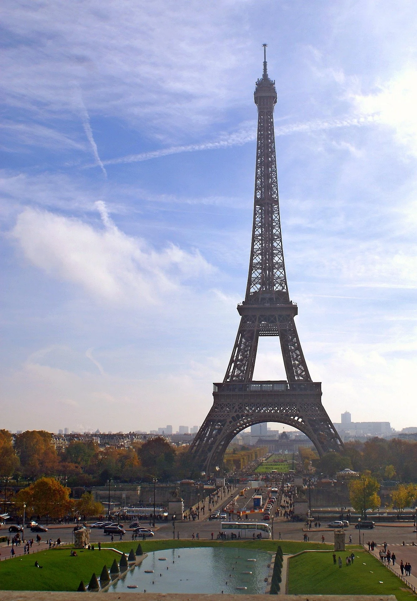 uroburos-eiffel-tower-1048226_1920.jpg