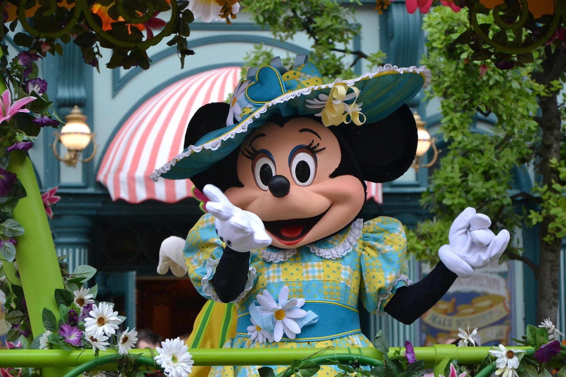 cordulaaa-disneyland-paris-2272920_1920.jpg