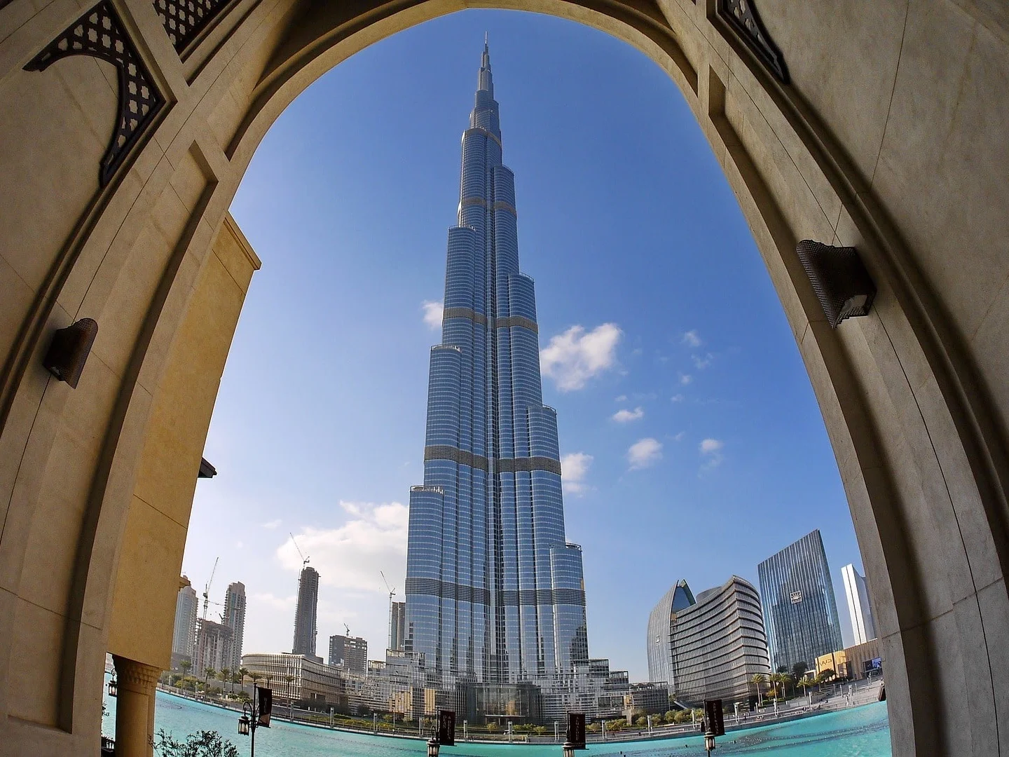 dubai-2057583_1920-min.jpg