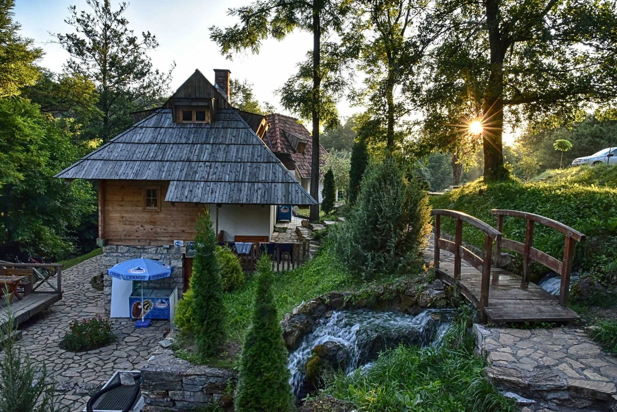 MUG_5669-8 a-min.jpg