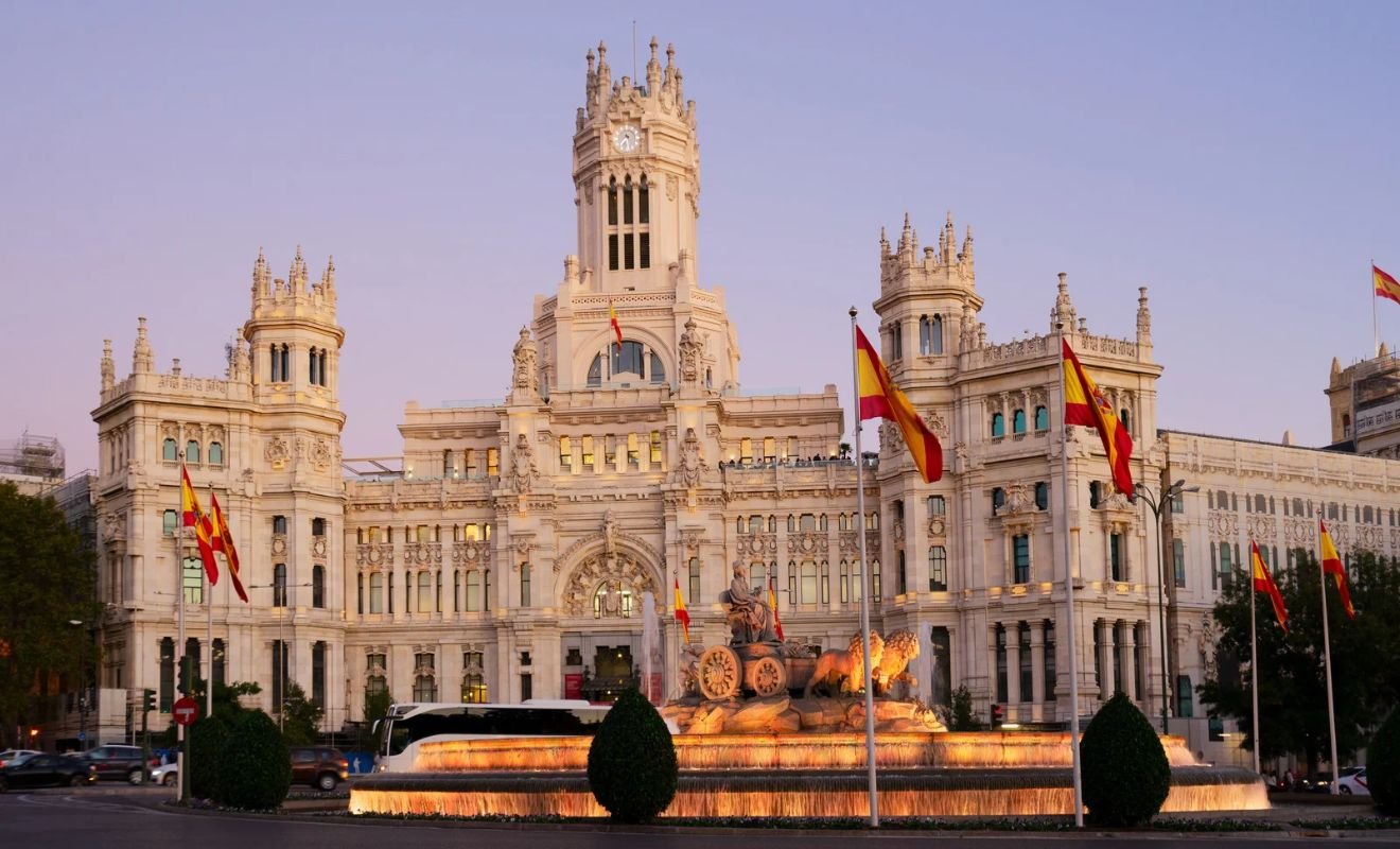 Palata i fontana Sibeles u Madridu u sumrak