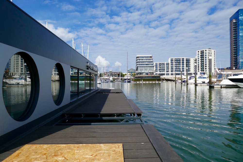 Approaching+the+Harbour+Hotel.jpg