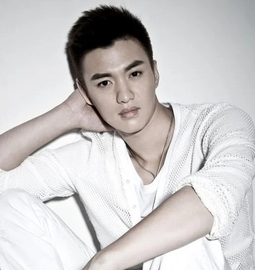 Zhou Yiwei as the 3rd lead, I like his line but he got a lot of screen time added to his role probably due to the director's own preference.