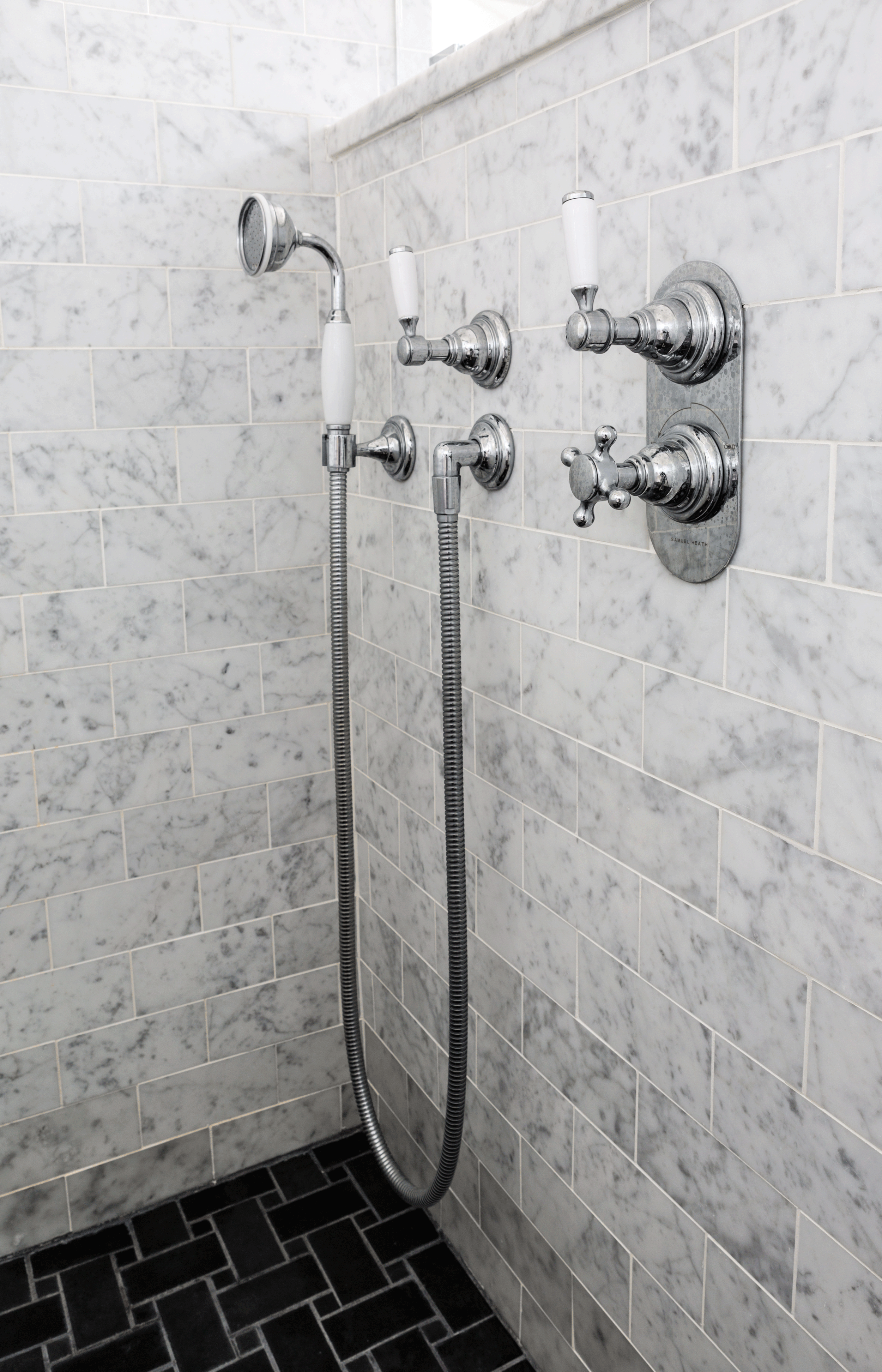Bathroom_Shower-Head.gif
