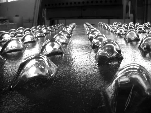 MEDIA_DIAMONDS MIRROR_PROD_05 BLKWHT.jpg