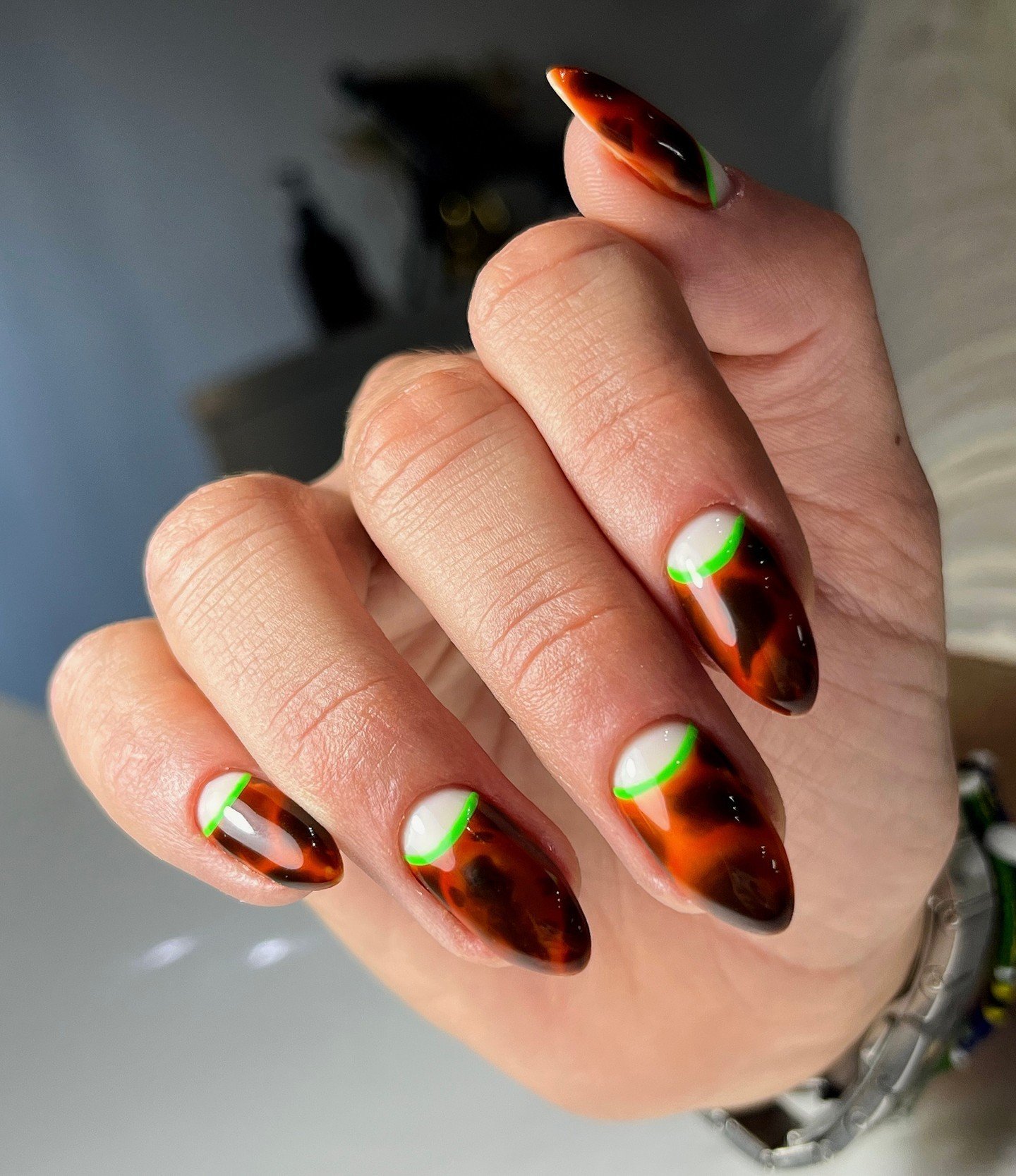 Swipe left for close-ups of this JAW-DROPPING set by #selfish_sasha 💚 I mean, just look at those cuticles 🤤

Book for Gel, BIAB or Extenstions + category 3 art 
.
.
.
.

 #ukranianmanicurelondon #minimalistmani #russianmanicurelondon #nailporn #tor