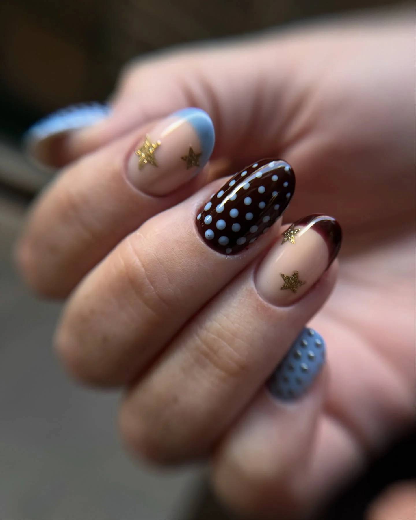 Looks like it&rsquo;s all about the brown &amp; blue 🤎🩵✨🤠🐻🦕⭐️ 

category 3 art by #selfish_anastasia 
using @sissiofficial_ &amp; @the_gelbottle_inc 
.
.
.
.
.
.
#nailartspitalfields #nailarteastlondon #nailartshoreditch #ukranianmanicurelondon 