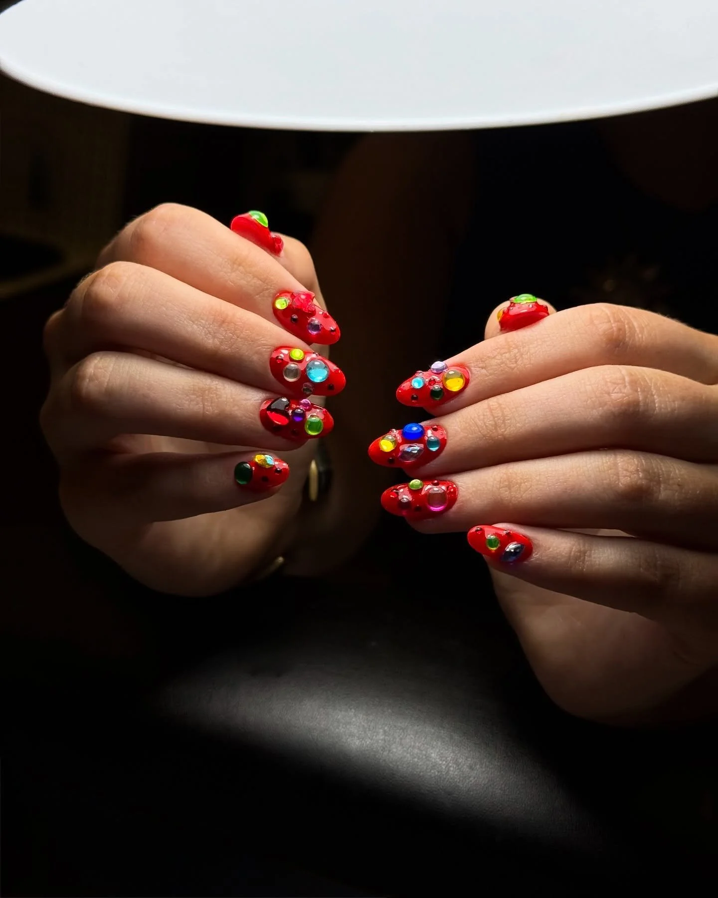 Glitzy nails for glam days &diams;️🔹🔸✨.

category 3 art by #selfish_vicky 
.
.
.
.
.
#nailartspitalfields #nailarteastlondon #nailartshoreditch #ukranianmanicurelondon #maximalistnails #crystalnails #stickernails #russianmanicurelondon #festivemani