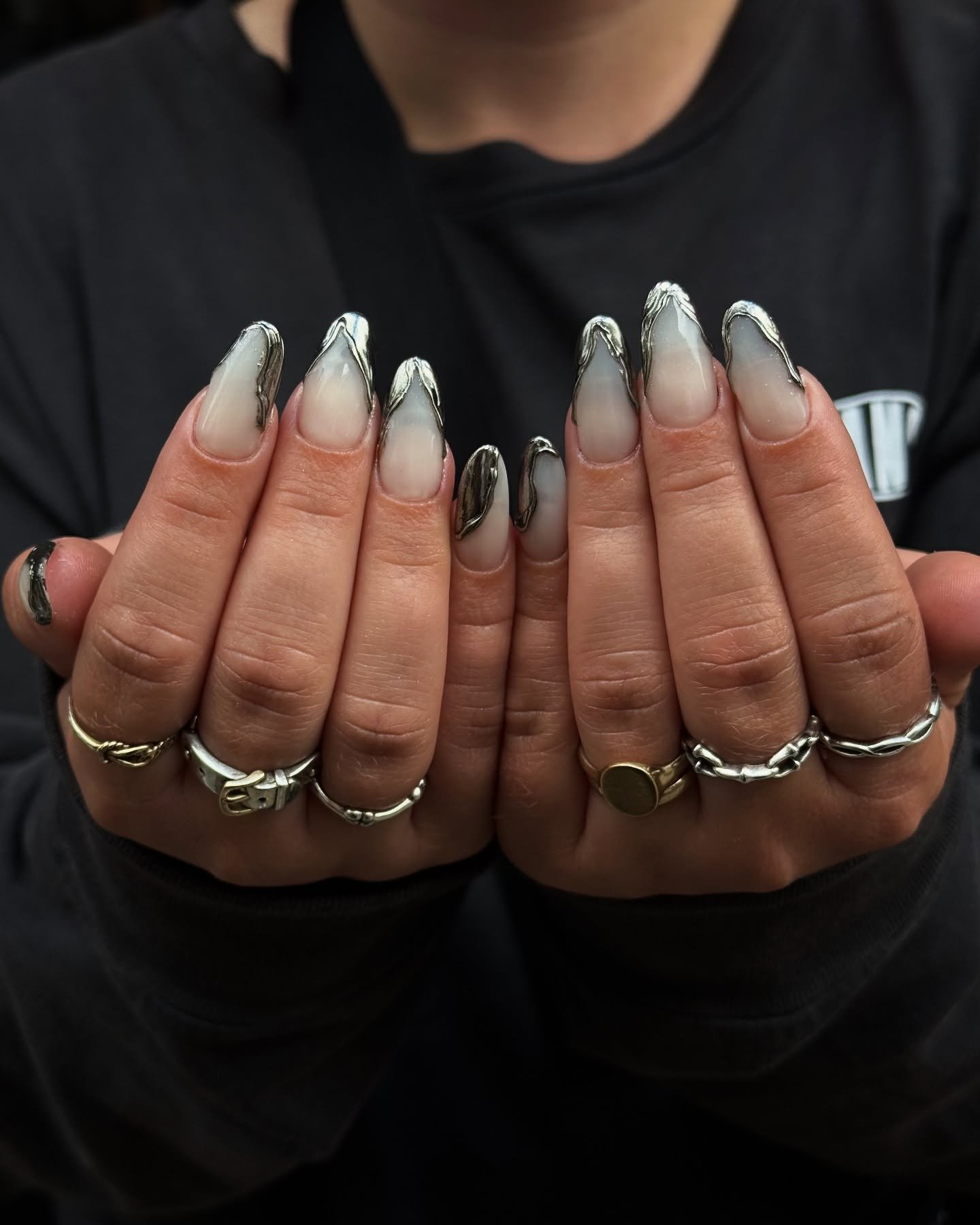 Dipped in silver, just our style. 🫰💋 
A stunning set of @apresnailofficial Gel-X extensions by #selfish_irina using @sissiofficial_ CHROME PASTE and @kokoist_japan gel. 
.
.
.
.
#chromenails #silvernails #nailartlondon #nailartspitalfields #nailart
