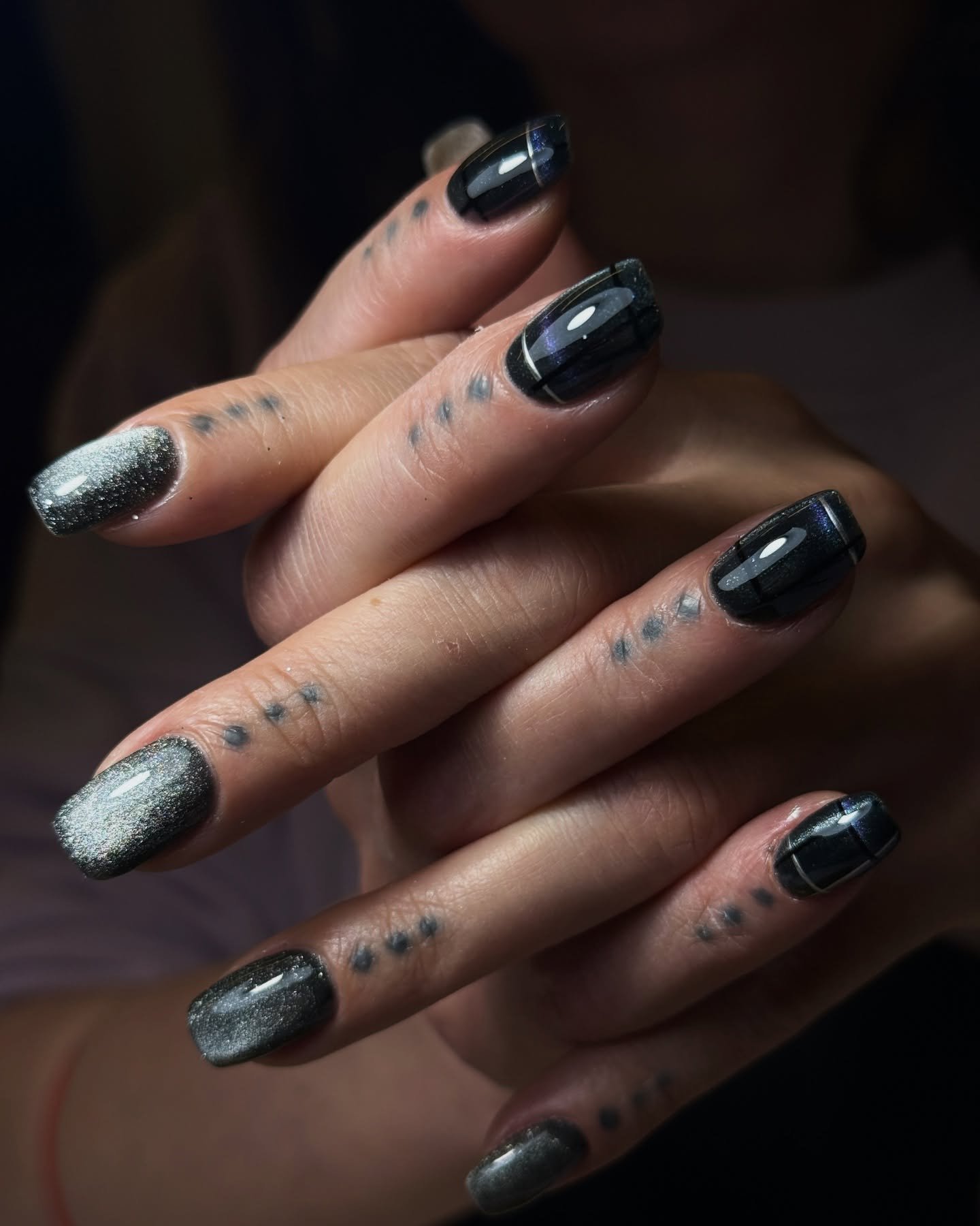 The most perfect cat eye plaid nails we have ever seen 🐈&zwj;⬛✨

Manicure &amp; BIAB by #selfish_anastasia 
Nail Art by #selfish_hathi 

.
.
.
.
.
#cateyenailondon #cateyenails #koreannailslondon #nailartlondon #nailartspitalfields #nailarteastlondo