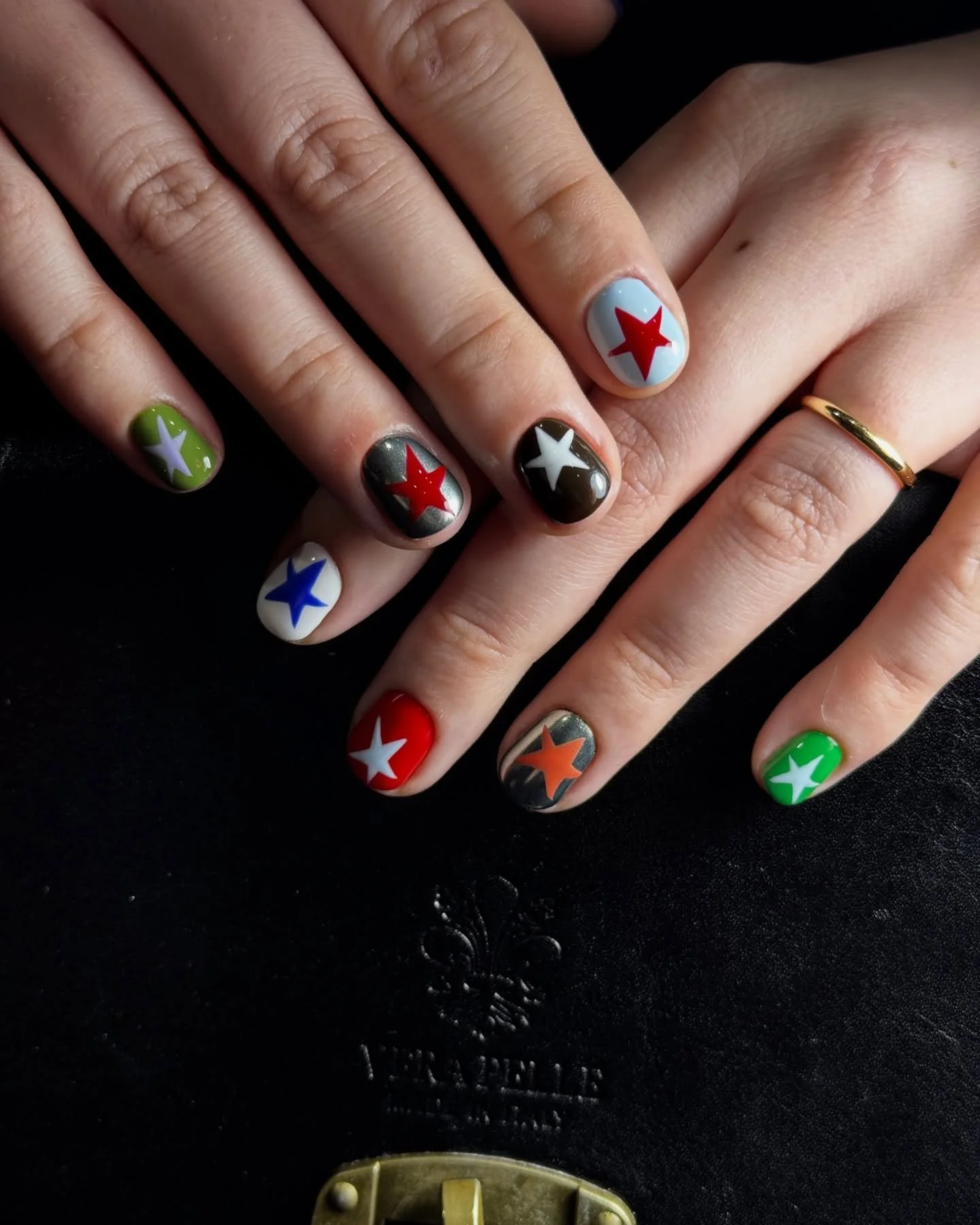 Short&rsquo;n&rsquo;Sweet 🎖️✨

category 3 art by #selfish_irina 🤩 
.
.
.
.
.
#starrynails #starnails #festivenails #holidaynails #nailartlondon #nailartspitalfields #nailarteastlondon #nailartshoreditch #ukranianmanicurelondon #russianmanicurelondo