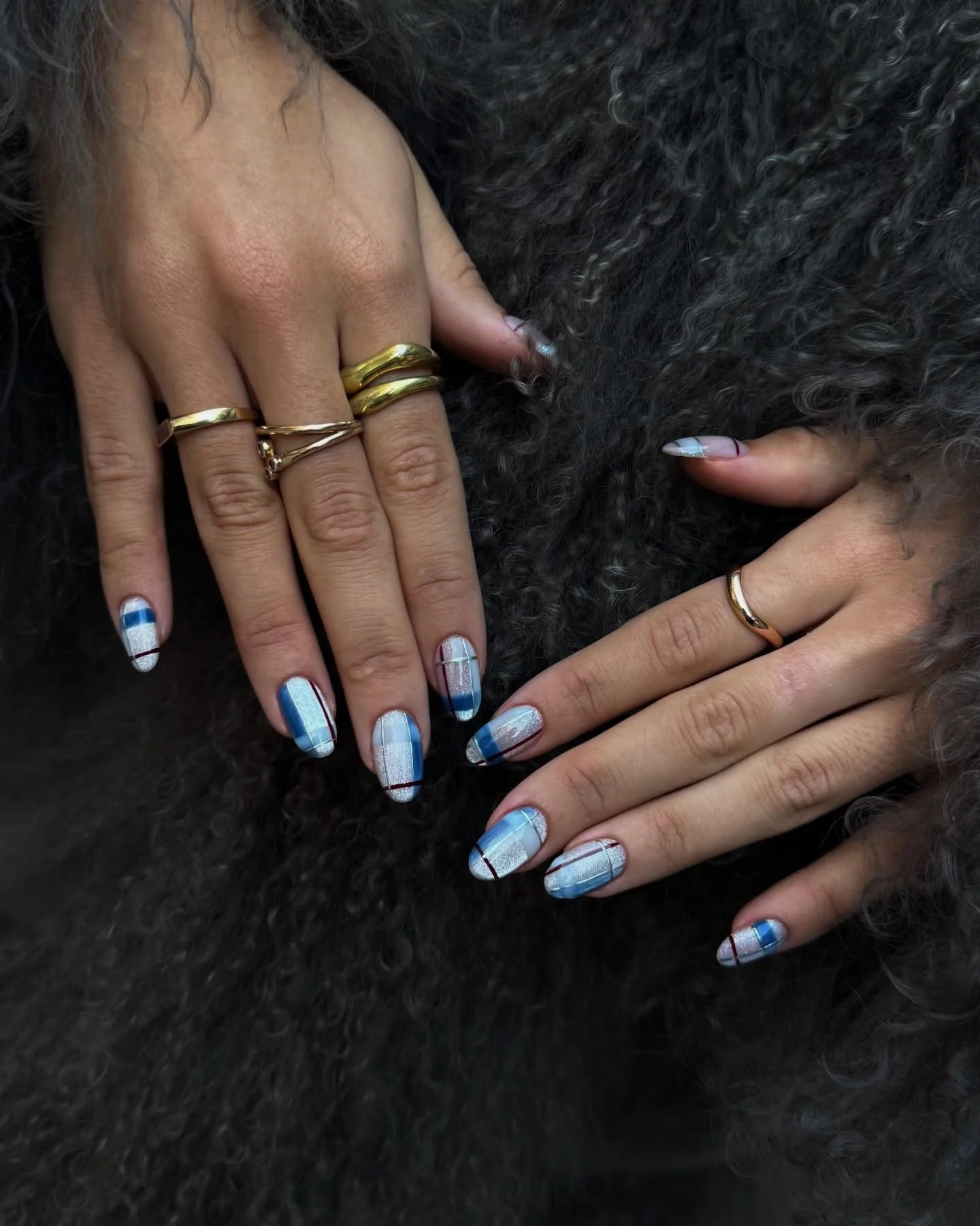 The design of the season by #selfish_irina ❄️☃️✨

Book for category 4 to get this look. 
.
.
.
.
.
.
#cateyenailondon #cateyenails #koreannailslondon #nailartlondon #nailartspitalfields #nailarteastlondon #nailartshoreditch #ukranianmanicurelondon #r