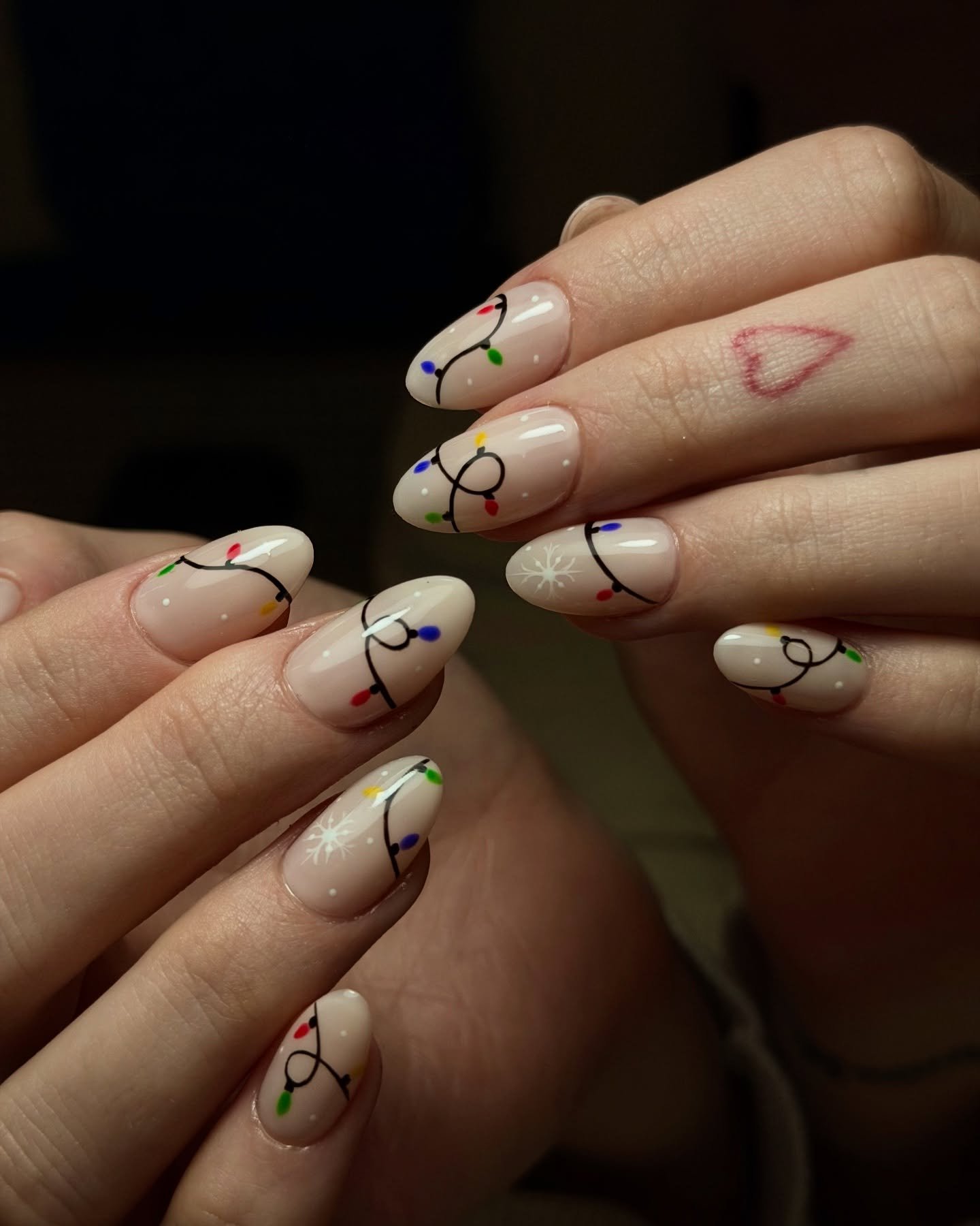 It&rsquo;s your last chance to squeeze in a festive mani today. Our studios are open until 5 pm. 🫣🎁

Gel-X extensions + category 3 art by #selfish_hathi 🎄🤶
.
.
.
.
.
#festivenails #christmasmani #koreannailslondon #nailartlondon #nailartspitalfie