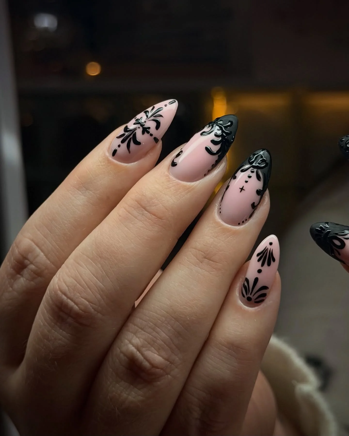 WOW kinda nails by #selfish_anastasia ⚜️🖤✨ 

Book for BIAB + category 4 art to get this look. 

#nailartlondon #biablondon