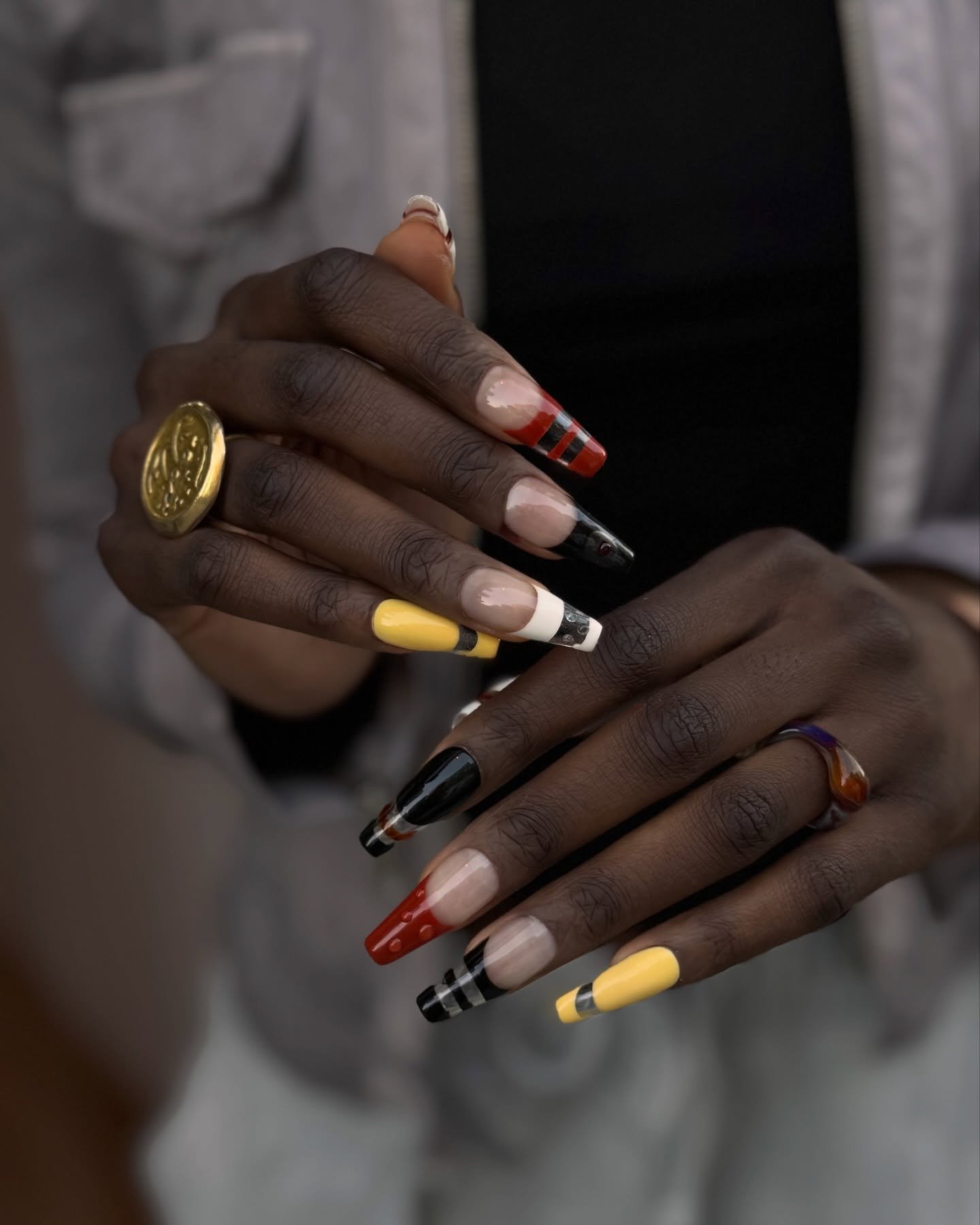 🟡◼️🔻⚪️▪️&hearts;️▫️⚫️🤌

Gel-X + category 3 art by #selfish_angela 

#selfishlondon #nailartlondon