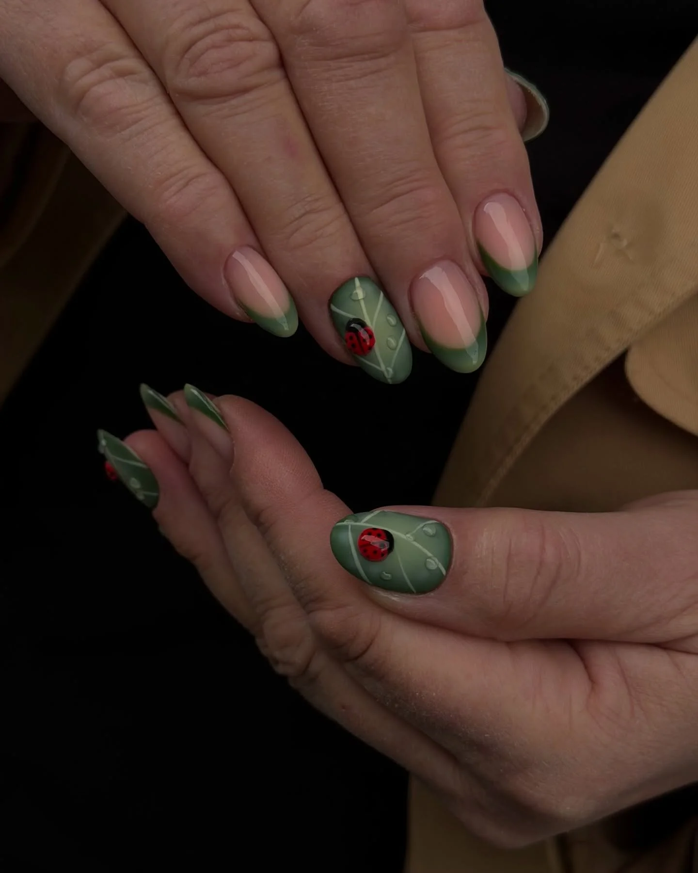 One of our favourite spring looks 🐞🍃

by #selfish_sasha 

#nailartlondon #selfishlondon