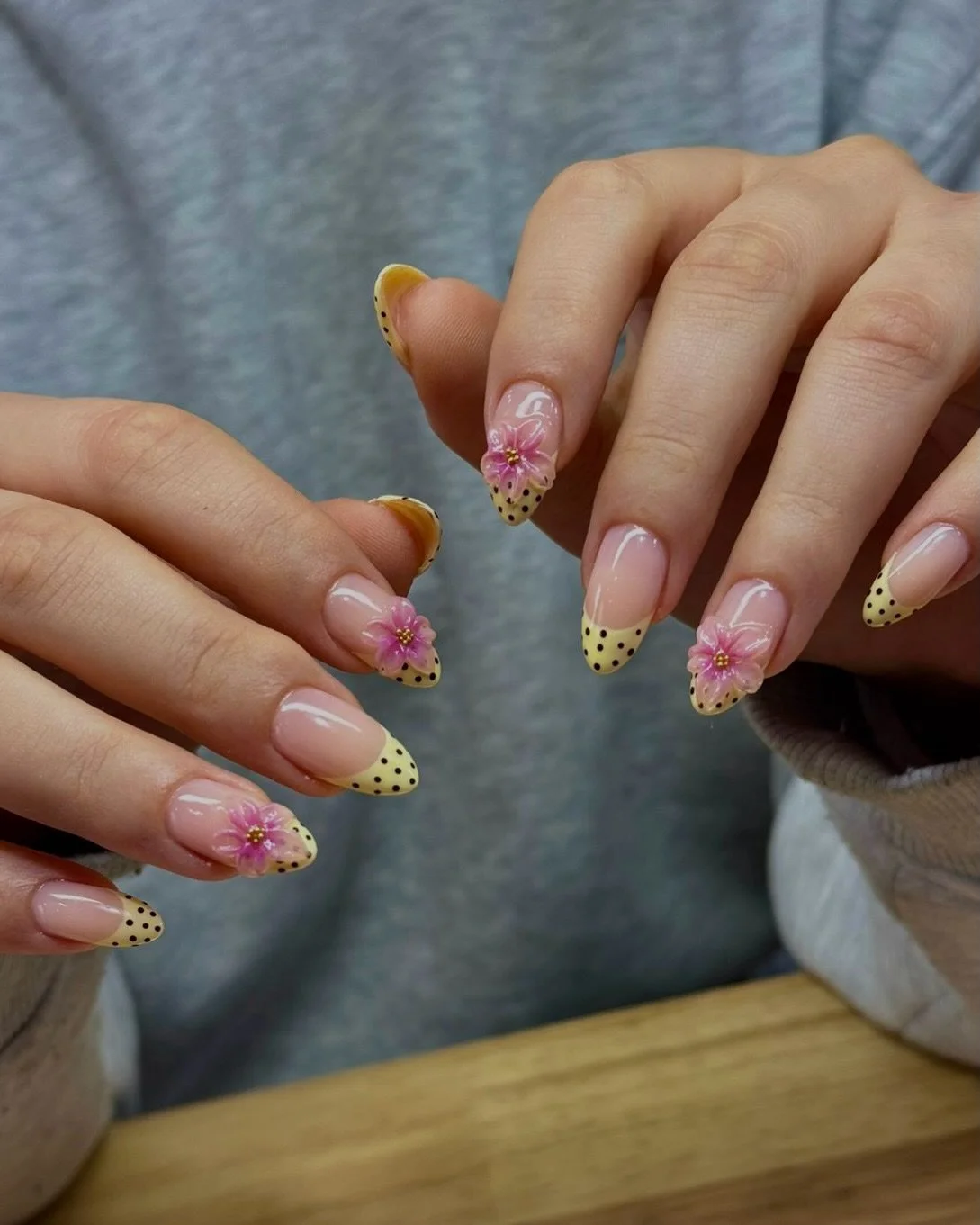 We are wishing everyone a happy Easter! Our studios are open and appointments are available 🍰🐰🐣✨. Book now via the link in our bio. 

Book for category 4 art to get a look like this one, created by #selfish_hathi 🧁. 
@sissiofficial_  @the_gelbott