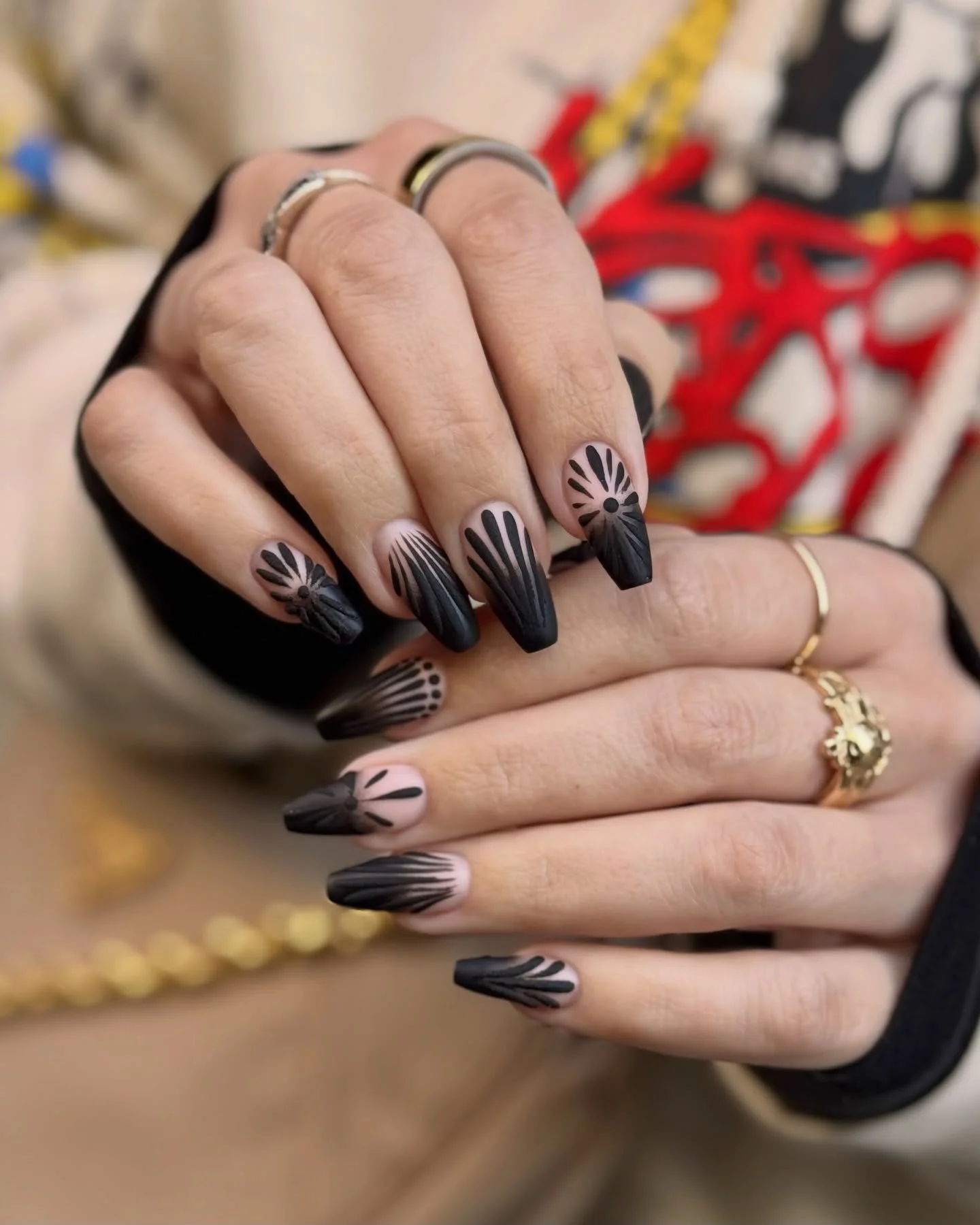 &spades;️🗝️➰♟️〰️🖤➿

BIAB + category 3 art by #selfish_anastasia 

#nailartlondon #biabnailslondon