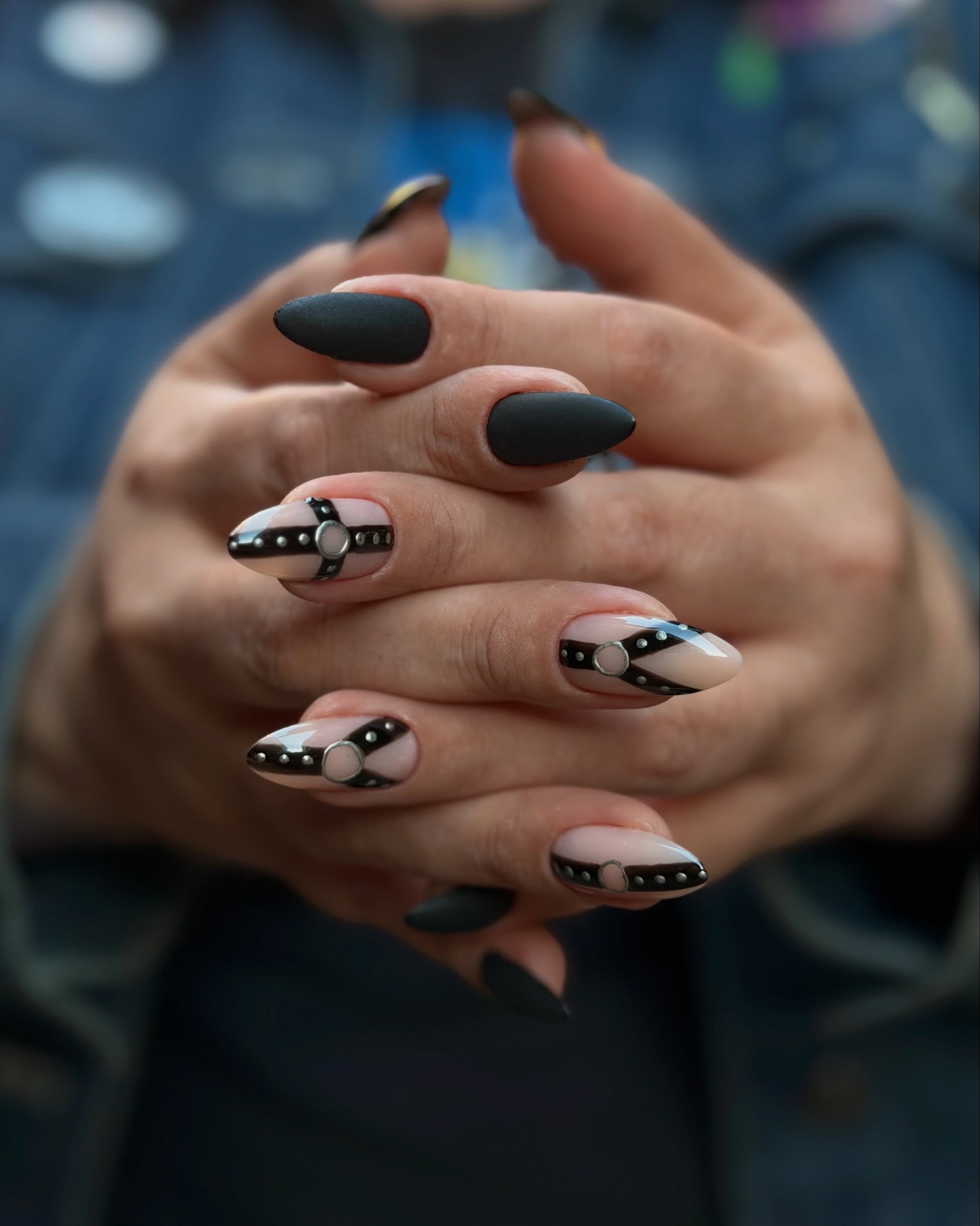 Sexy matter black Berlin nails for our favourite @chocktails 🍸🍾🍷🍋&zwj;🟩🥃✨

What to book? BIAB long + category 3 art. 

By Anastasia 

#berlinnails #strapnails #blackmattenails #biablondon #selfish_london
