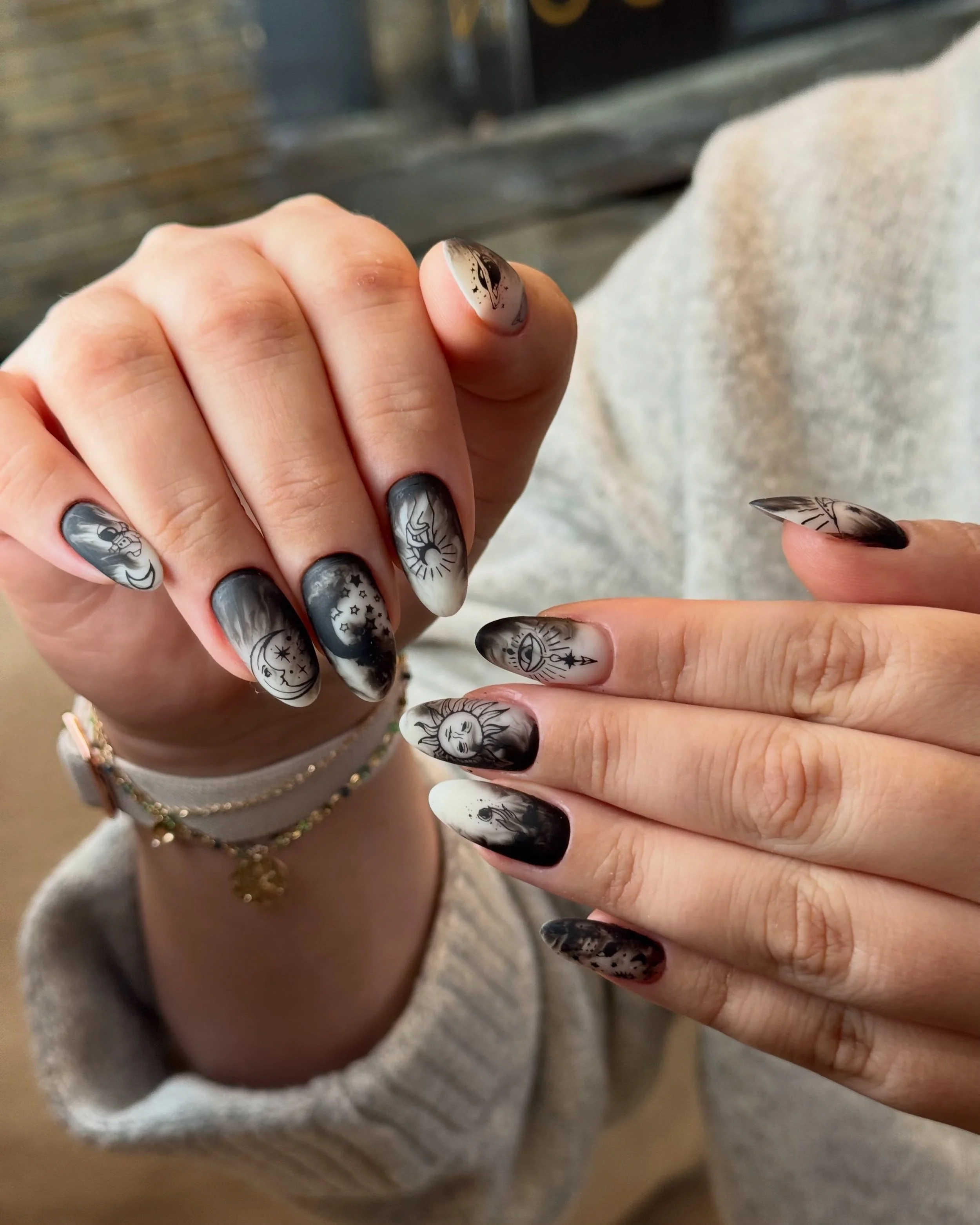 There is still time to get your spook on 💨✨♟️🌙👁️✨ 

By Anastasia 

What to book? BIAB manicure + category 4 art 🕷️

#spookynails #witchnails #biablondon #nailartlondon #halloweennails