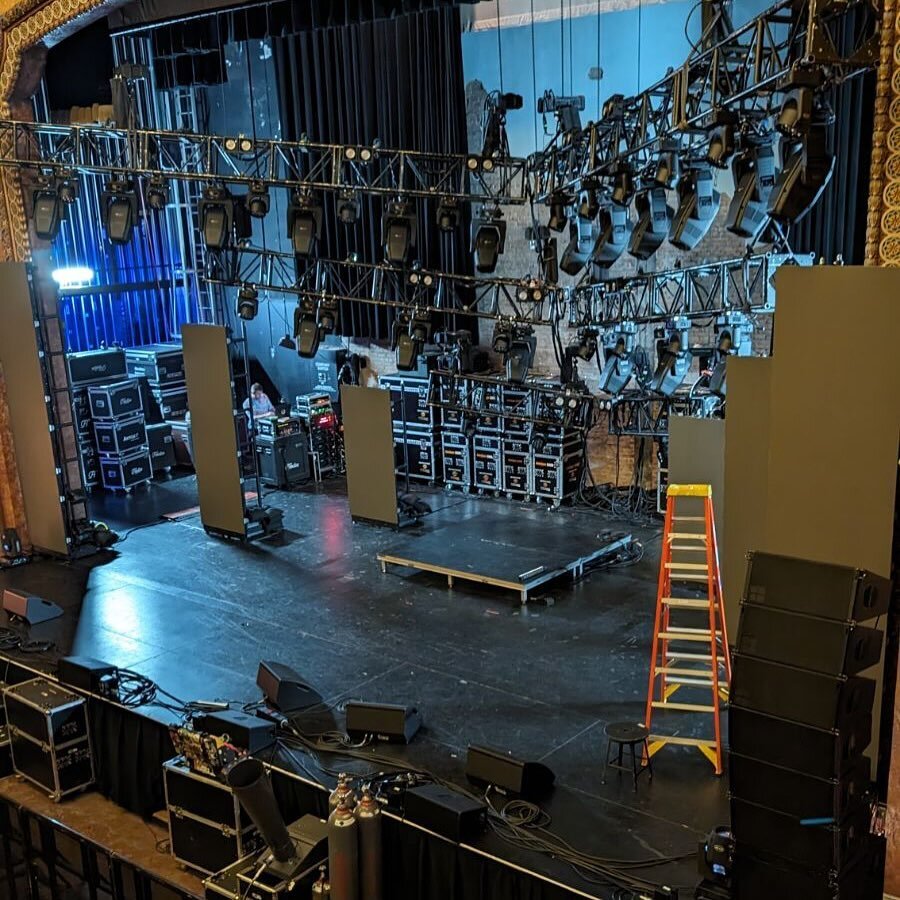 Load-in for our final show of 2023. See you tomorrow night at the @gillioztheatre for NYE with @themixtapes.