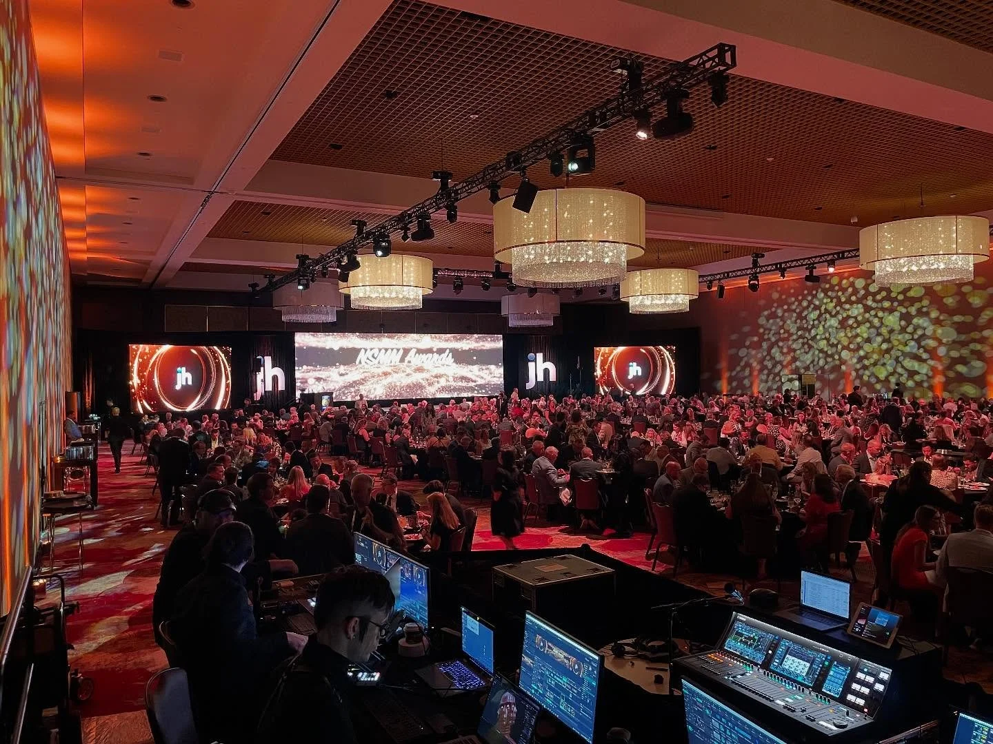 Big time at the “Guitar Hotel” in Hollywood for @jackhenry_fintech’s National Sales and Marketing Meeting. 
We sent two semi trucks of audio, video, lighting, scenic and more for the week long gig. 15 technicians across 20 breakout