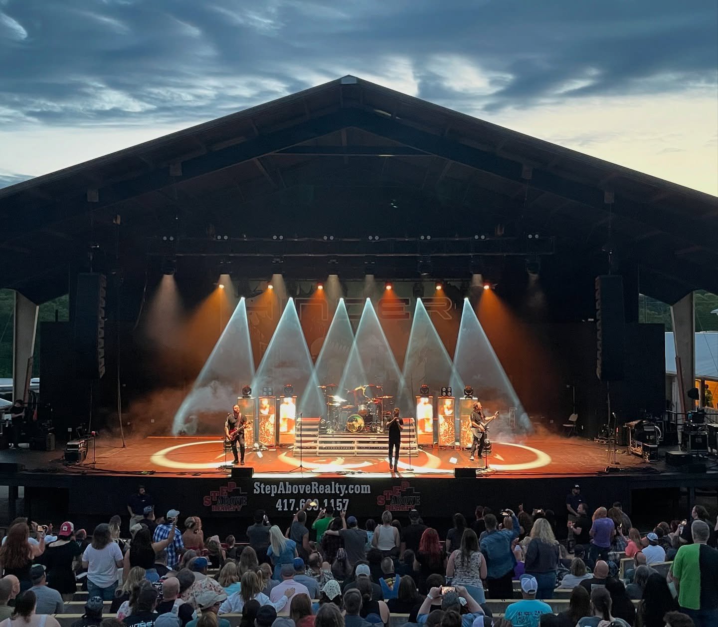 We provided comprehensive audio and lighting systems for @buckcherry, @hindermusic and @paralandra last weekend at @blackoakamp. 

@dbaudiotechnik_gmbh V-Series with SL-Subs made up the PA, for LX @etcliveevents SolaSpots and SolaPix run from a @ma_l
