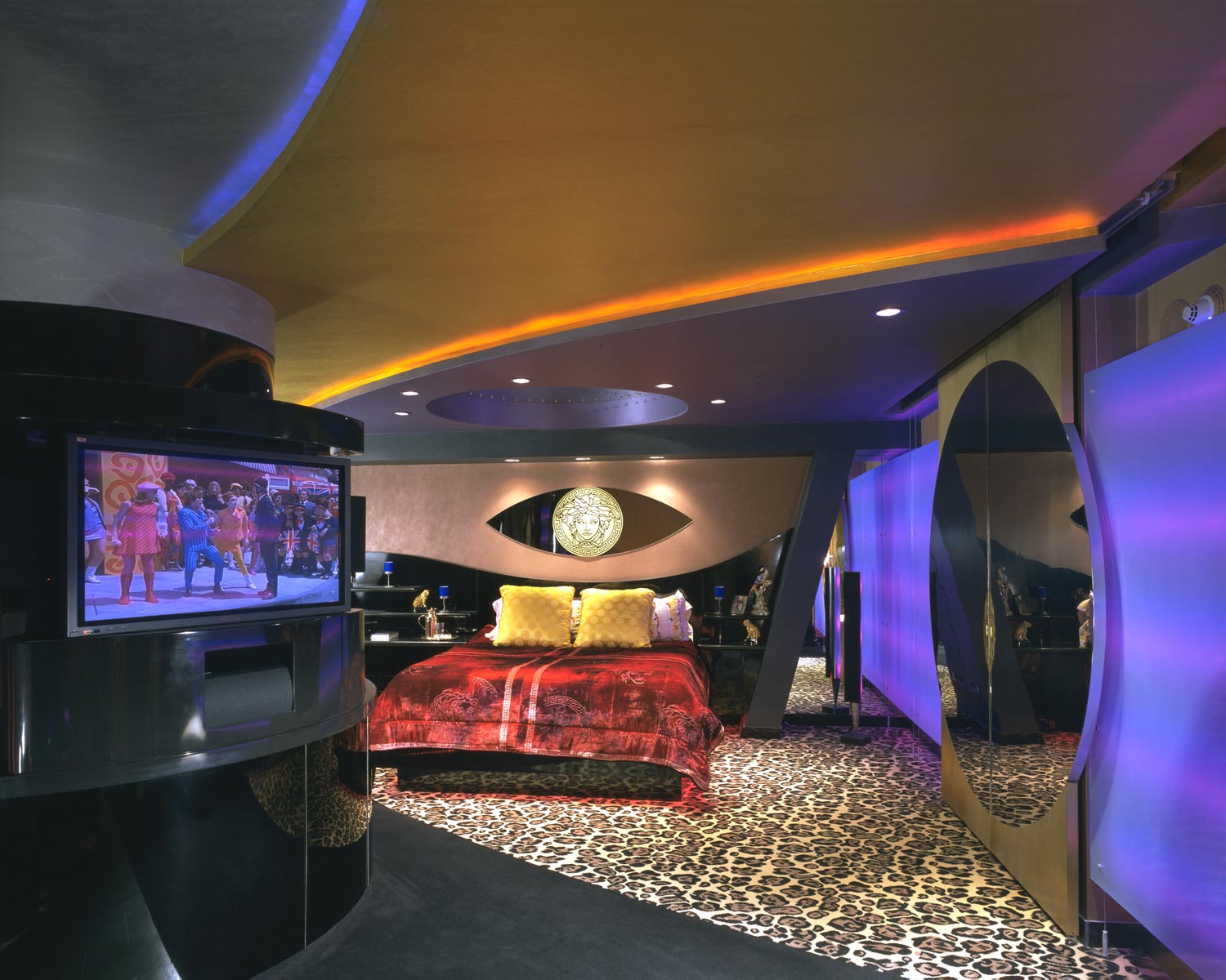 BRENDEN CONDOMINIUM: PRIVATE RESIDENCE