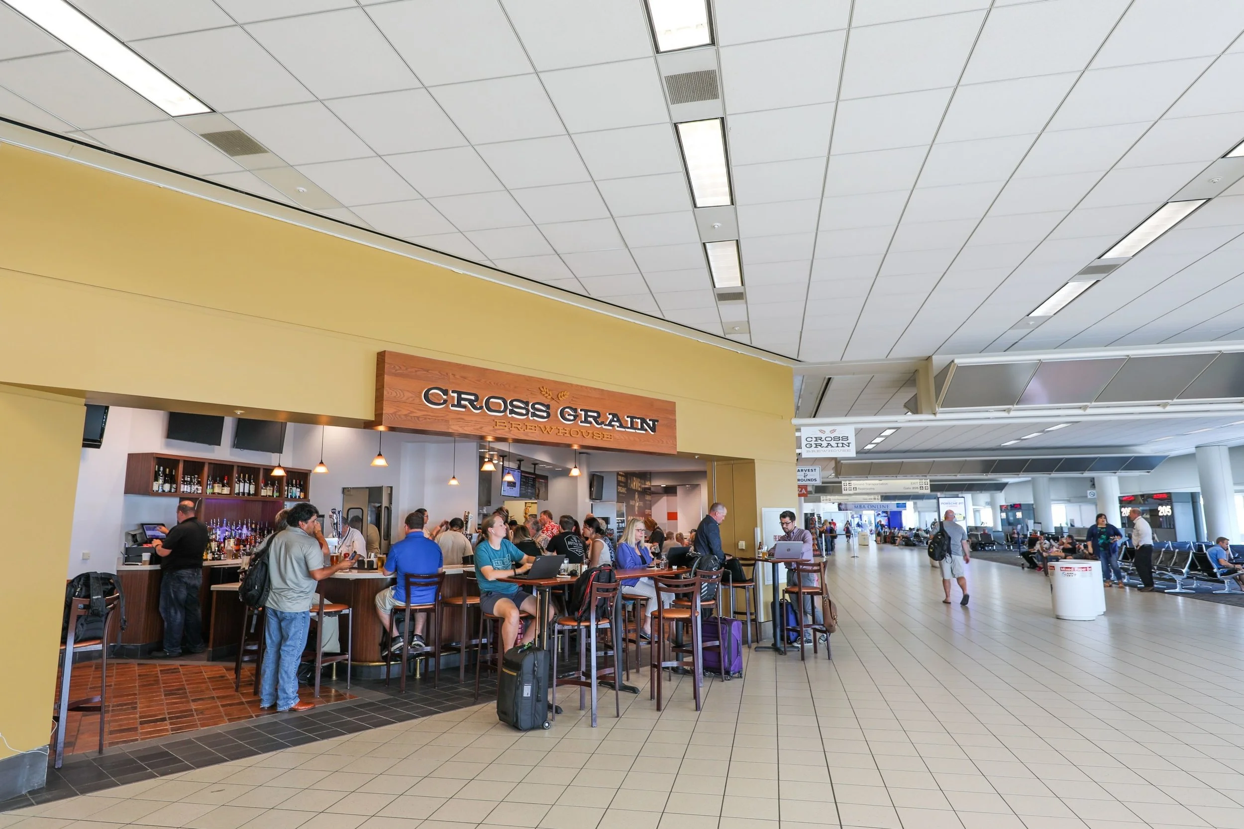 Ontario Airport Restaurants & Bar — Behr Browers Architects Inc.