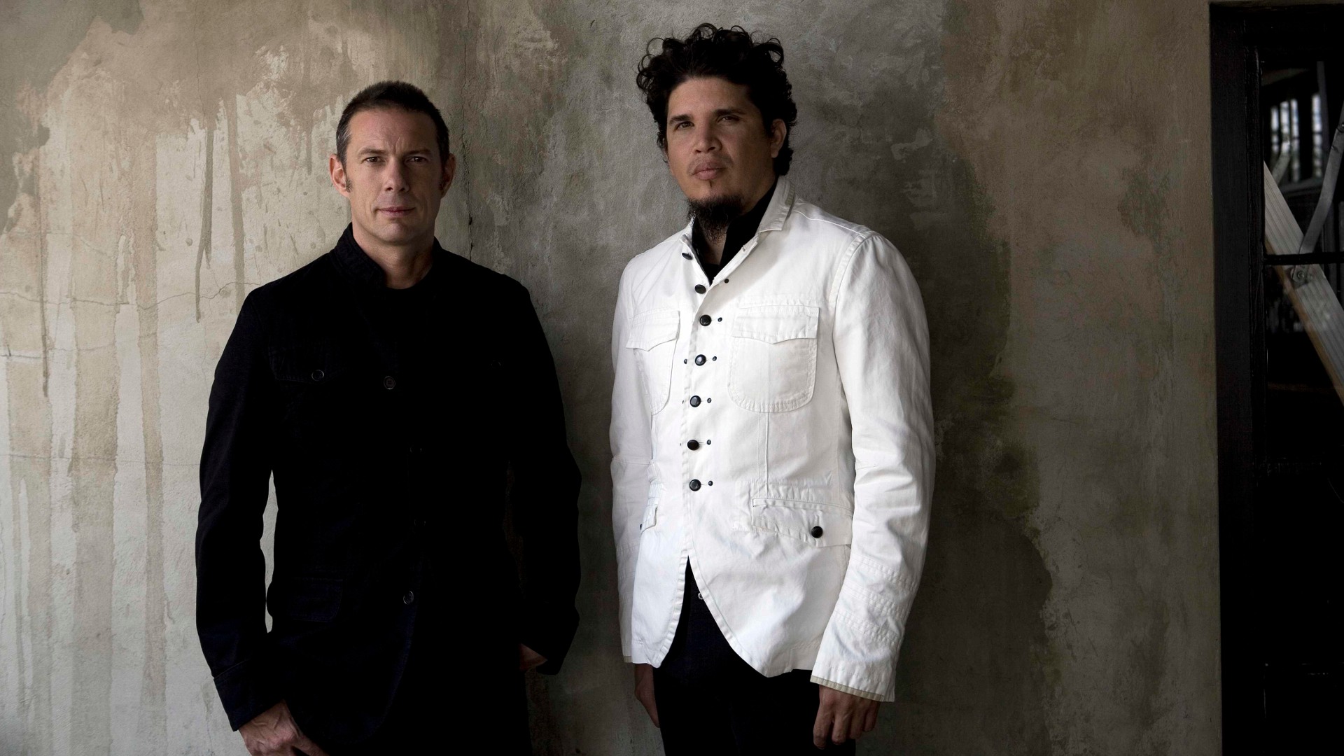 thievery-corporation-4e5e8b0db2723.jpg