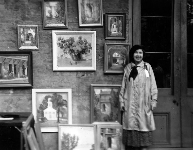 Alberta Kinsey with her paintings on exhibit at Pirate's Alley, In New Orleans. ca. 1940.