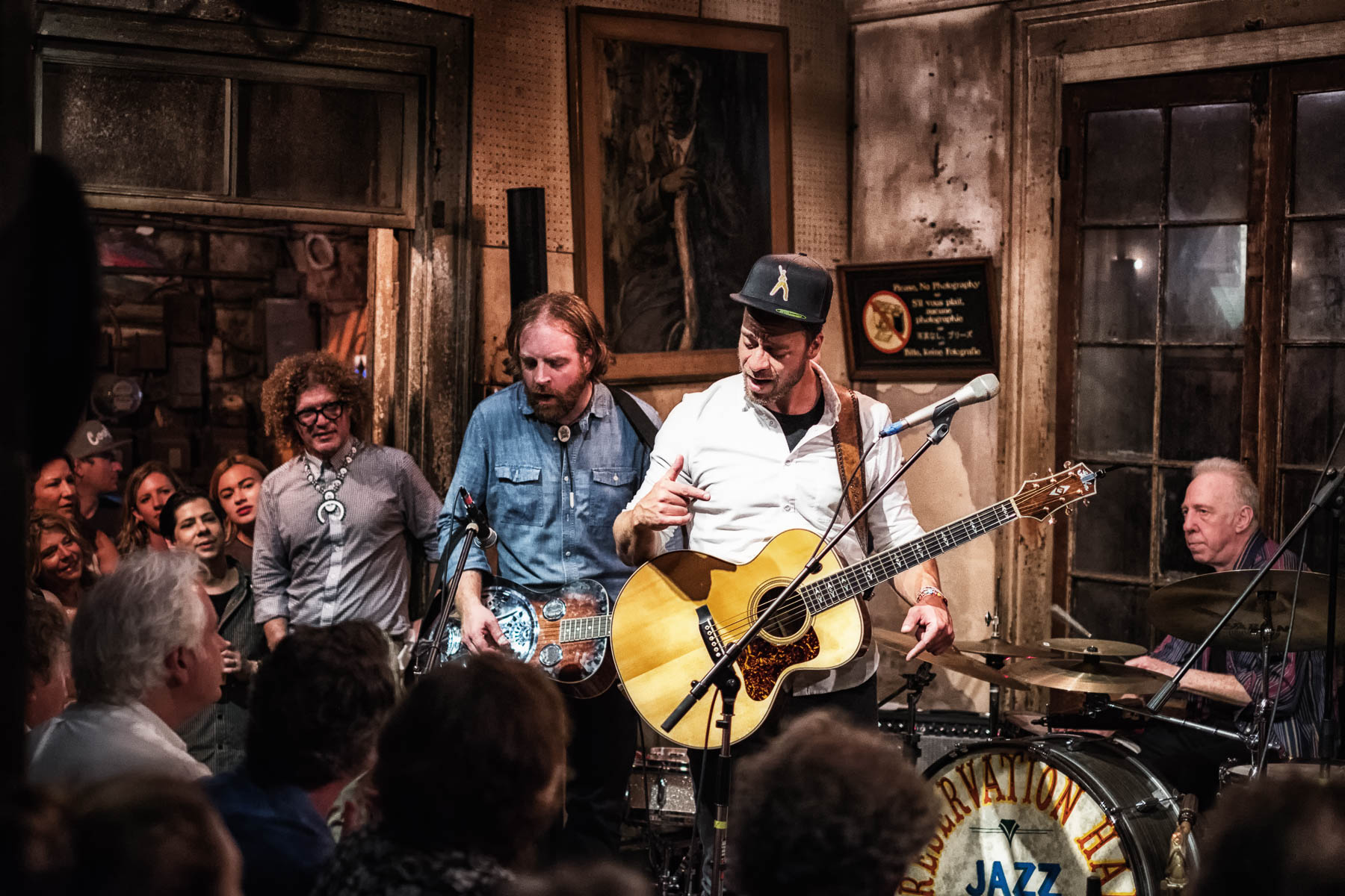Amos Lee. Photo courtesy of Marc Millman
