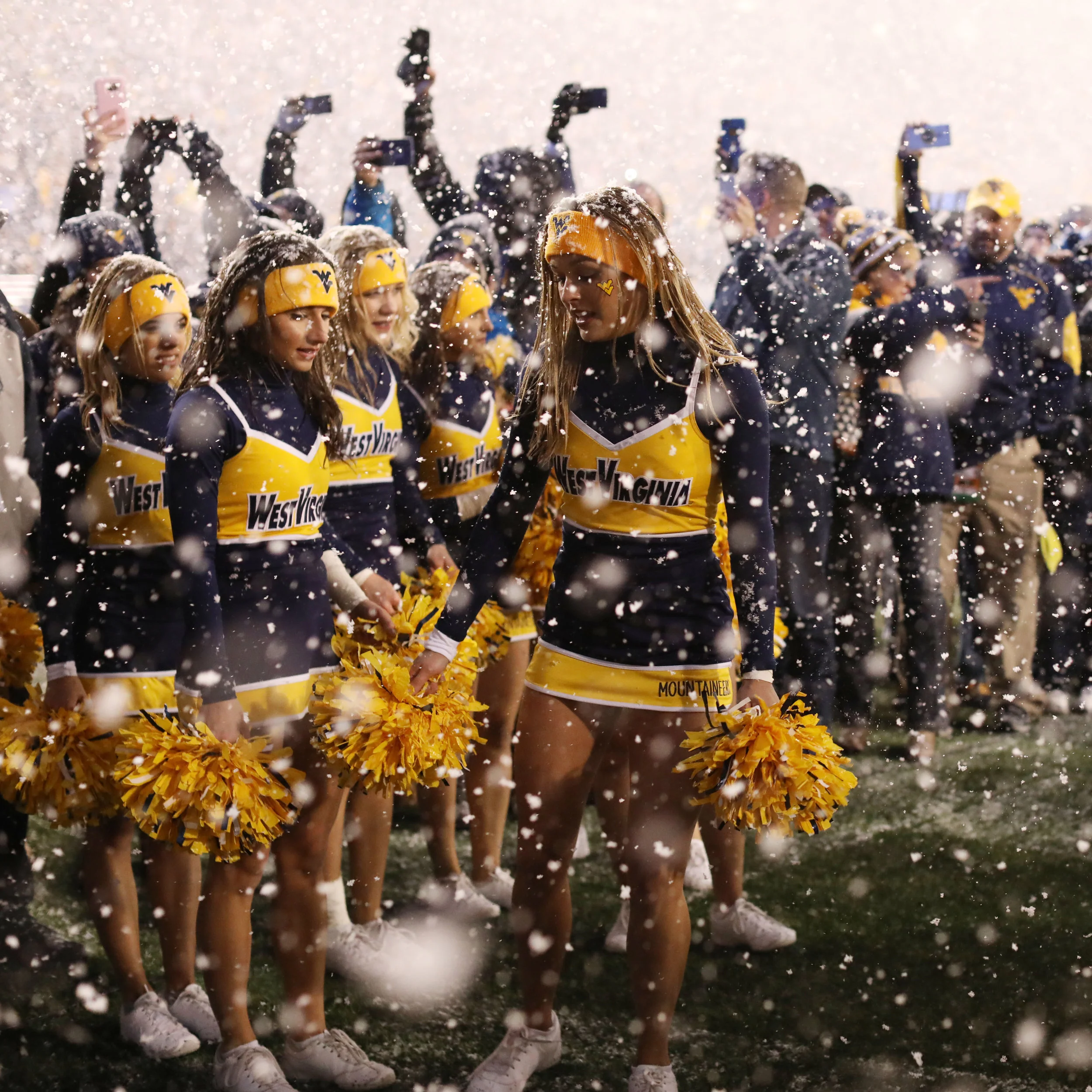 Cheerleaders - Milan Pusker Studium - WVU vs Oklahoma Football