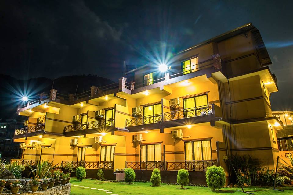 full_hotel-lake-front-front-night-baidam-pokhara_1500888080.jpg