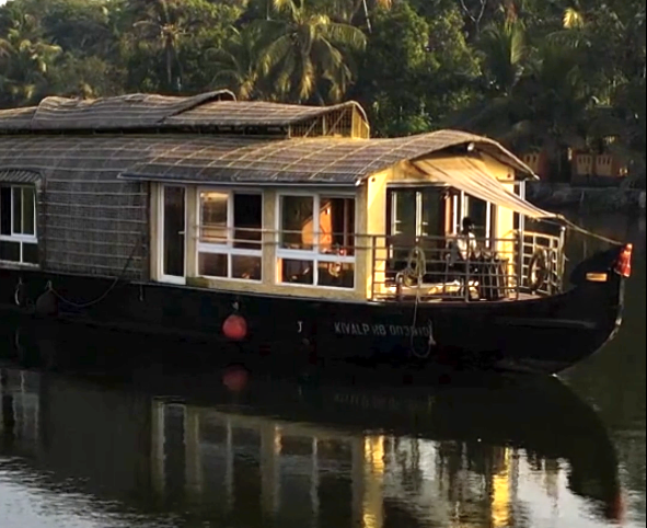 HOUSEBOAT.png