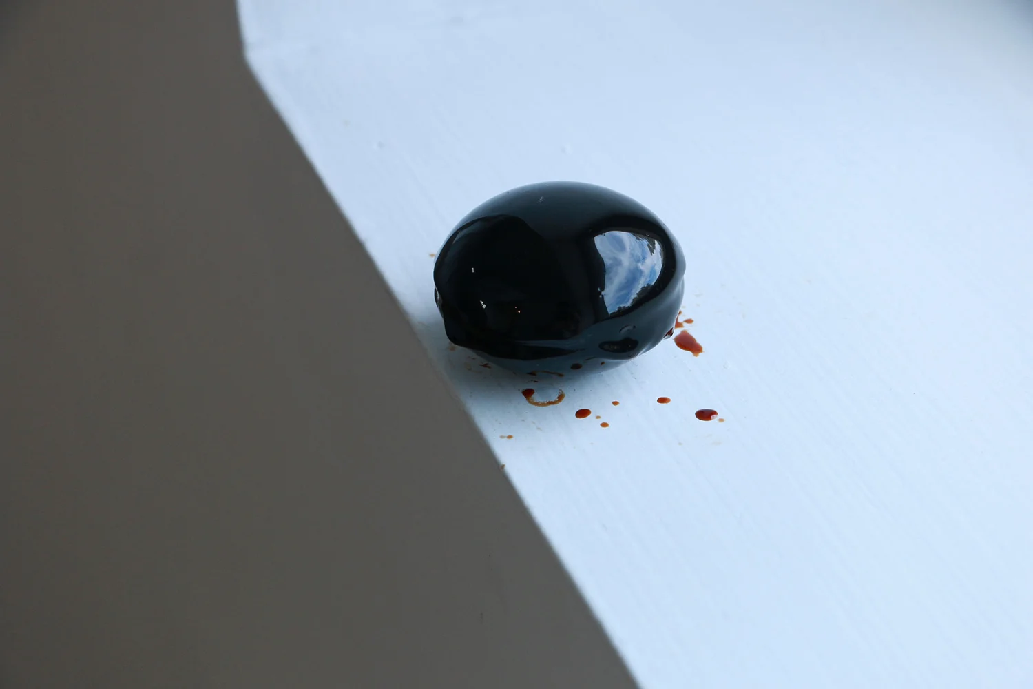  Erin Hallyburton,  Undoing  (2017), burnt toffee. 