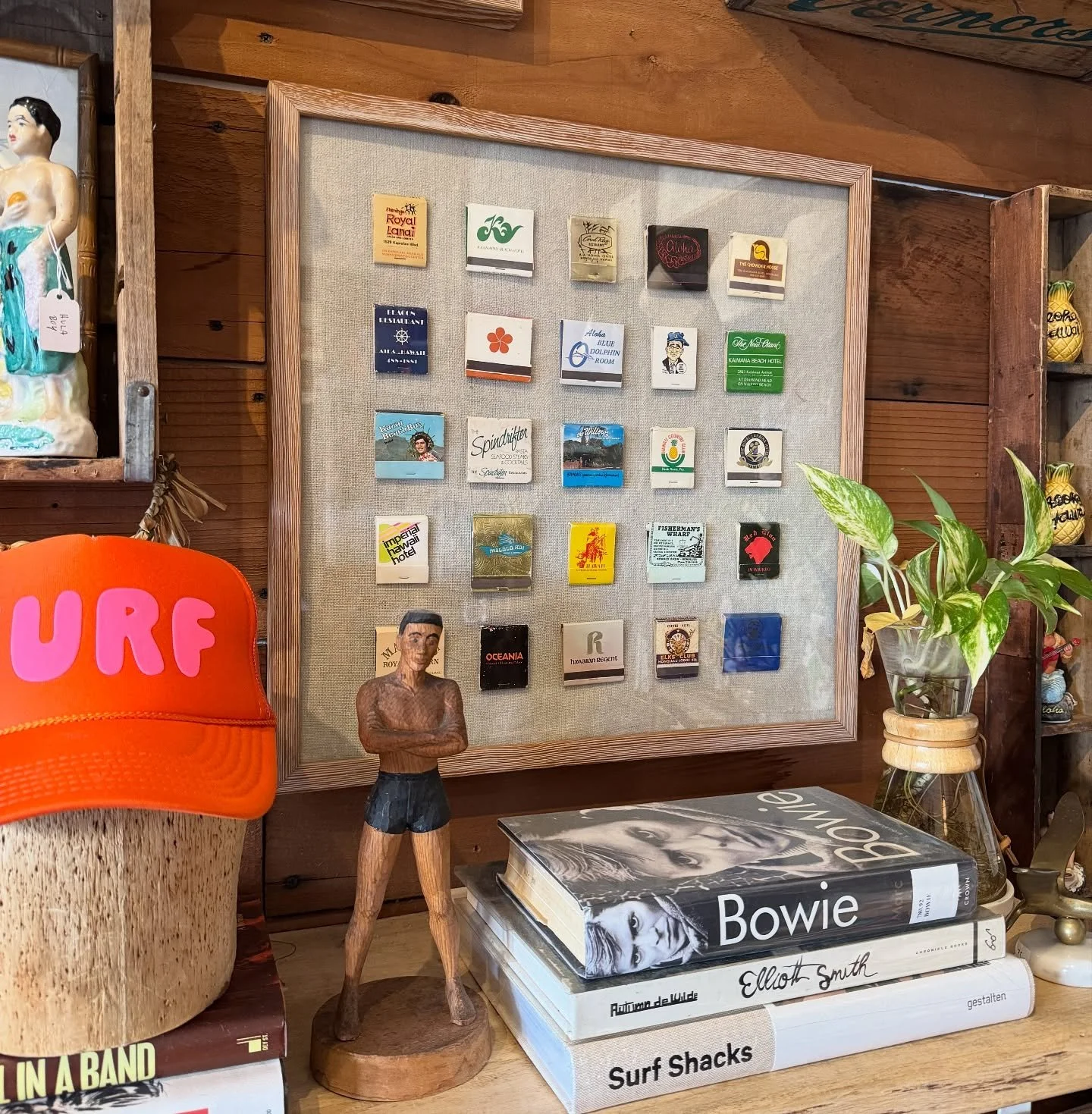 25 vintage Hawaii Matchbooks, full and unused, in solid wood frame 🔥