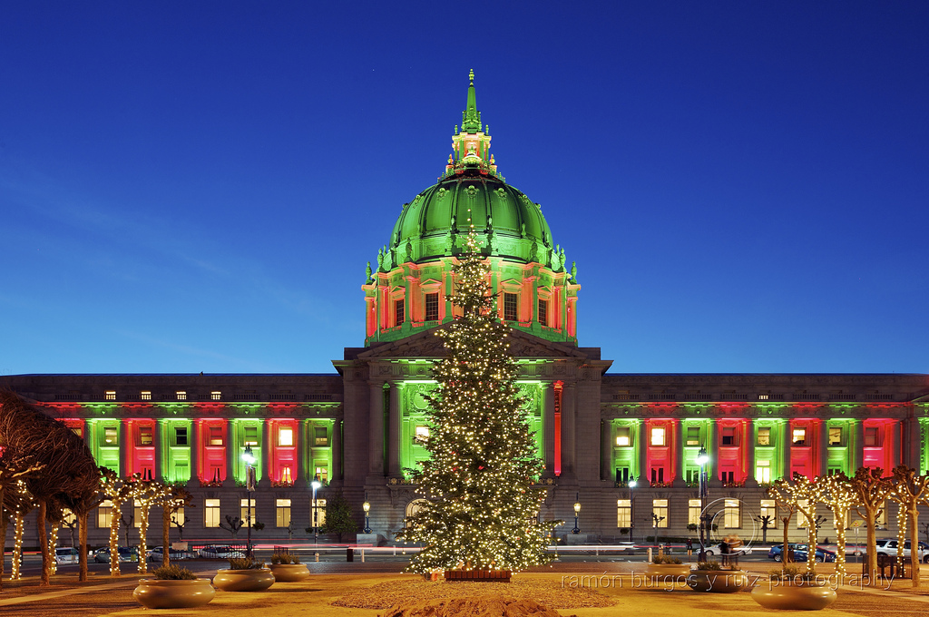 SF-City-Hall-Lit-Up-for-Christmas-Eve.jpeg